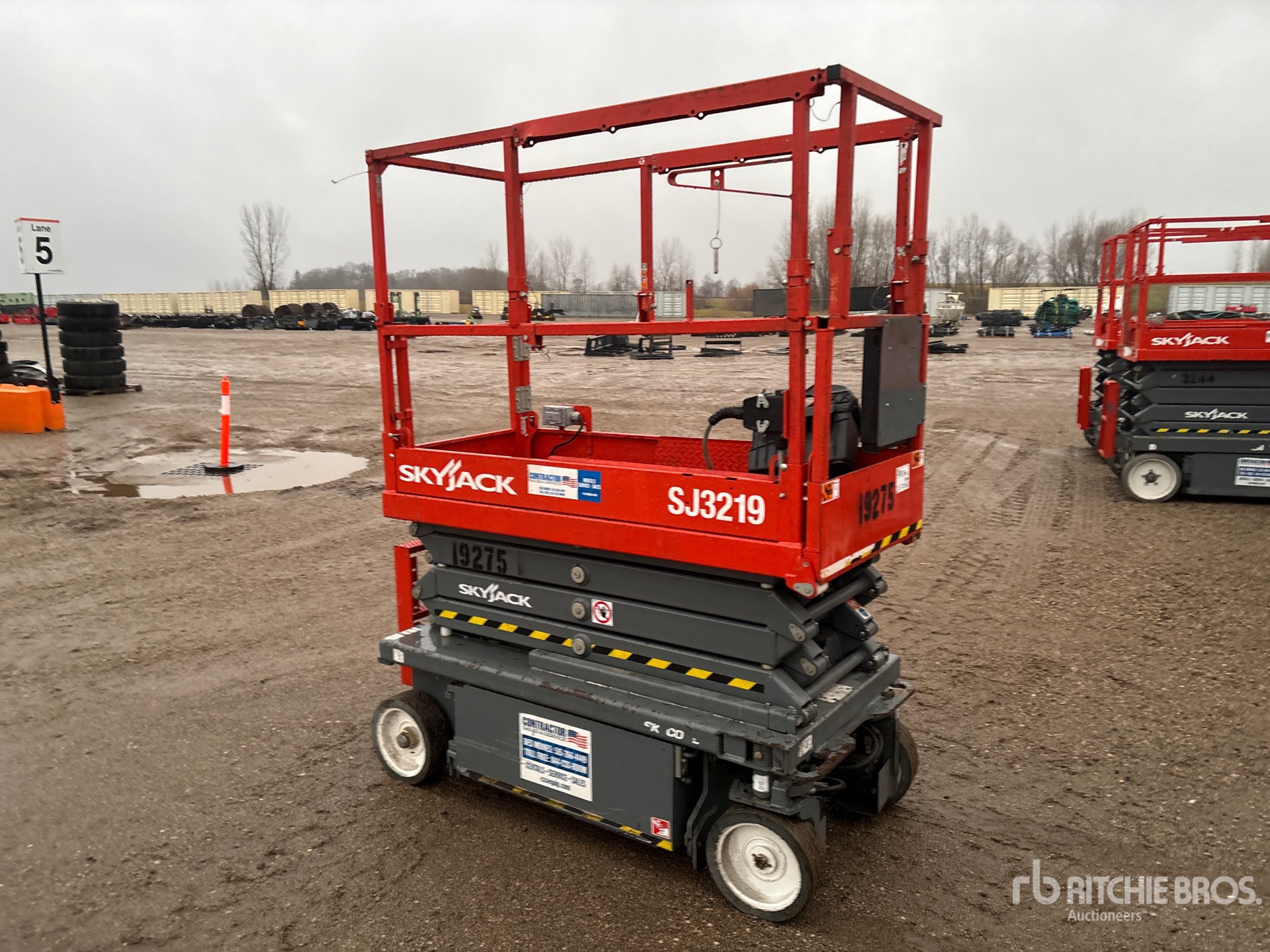 General Appearance with Picture, Right Front Corner