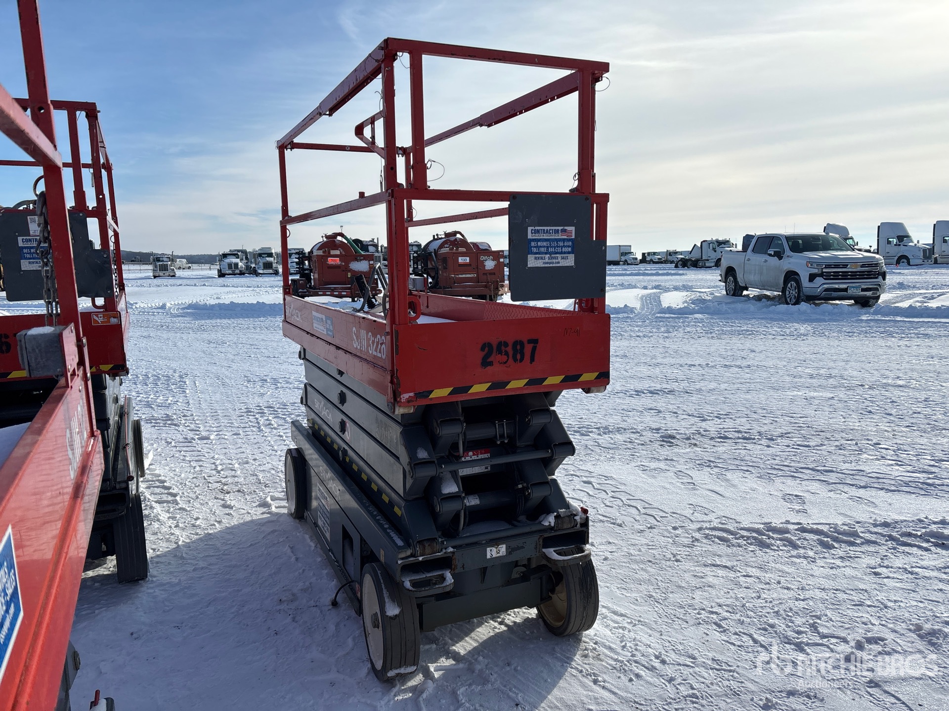 General Appearance with Picture, Right Front Corner