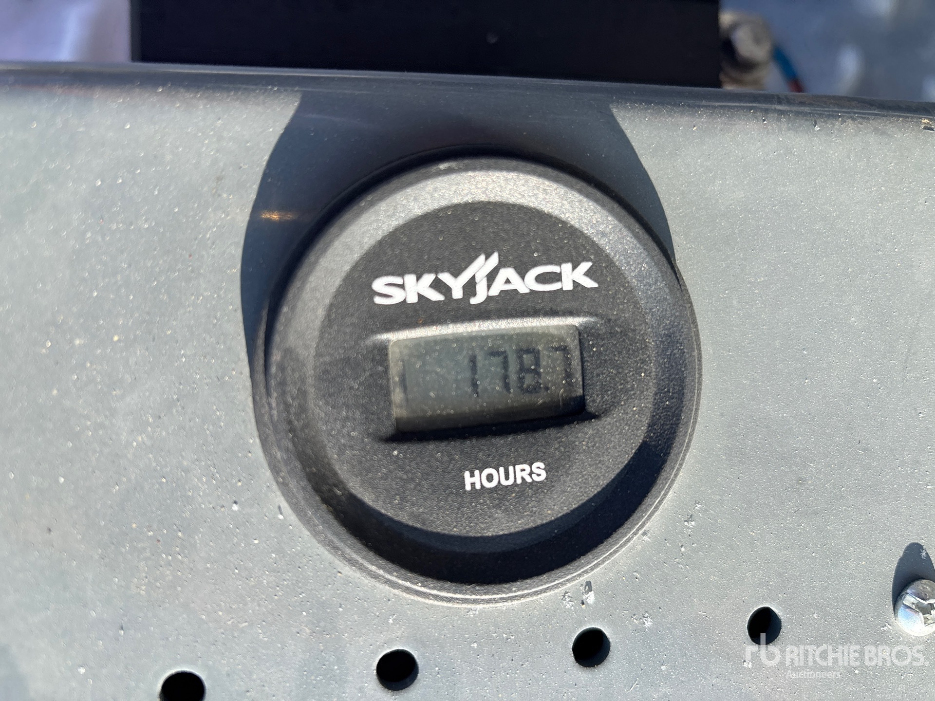 General Appearance with Hour Meter / Odometer