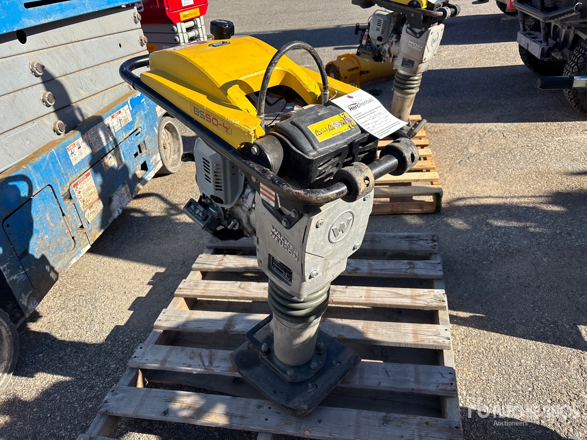 General Appearance with Bild, Ecke vorne rechts