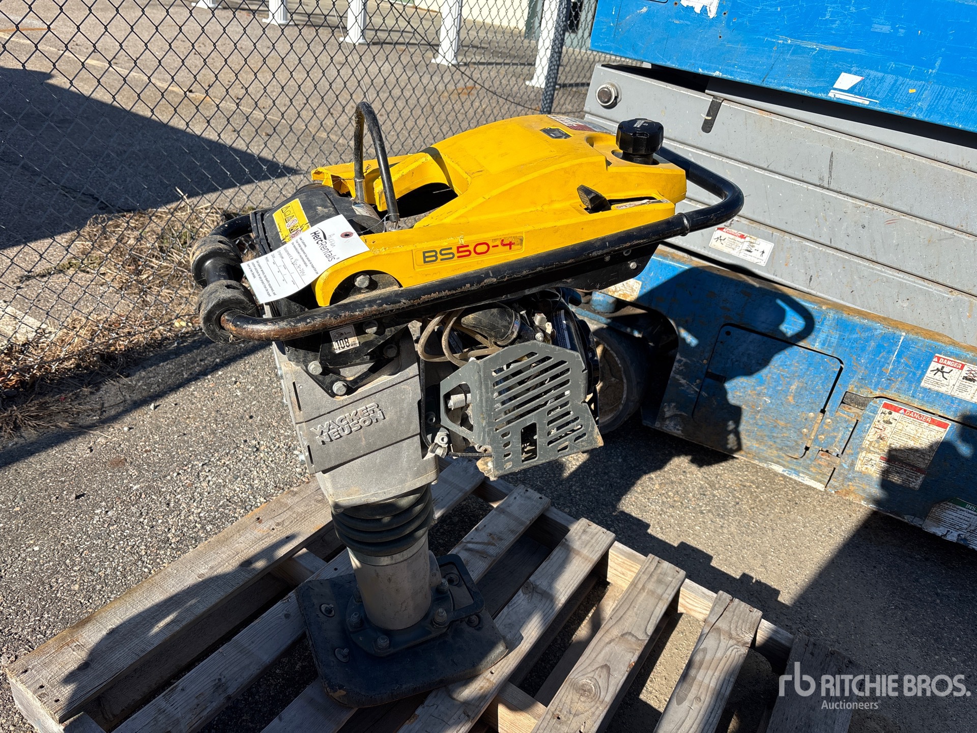 General Appearance with Bild, Ecke vorne links