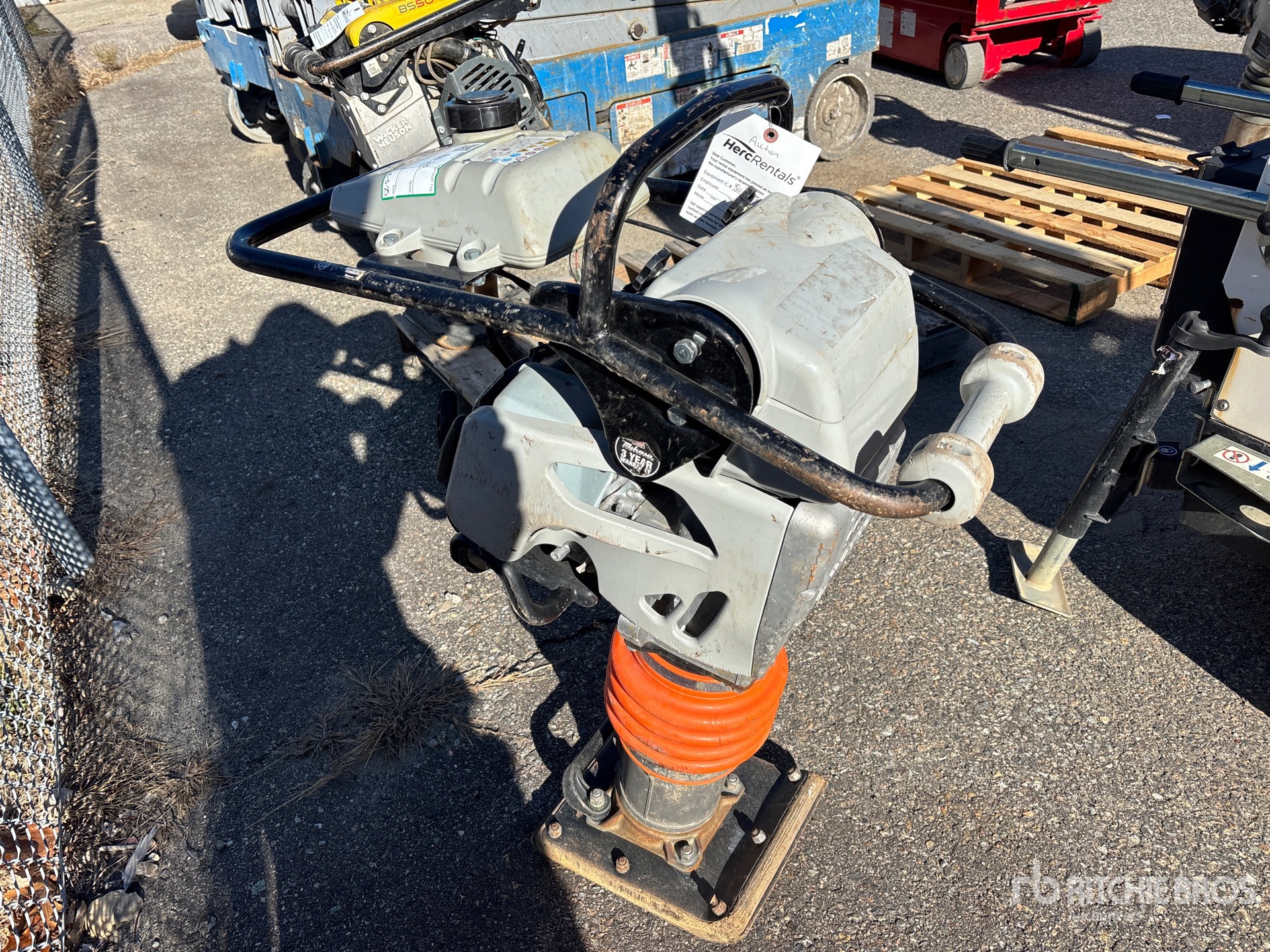 General Appearance with Bild, Ecke vorne rechts