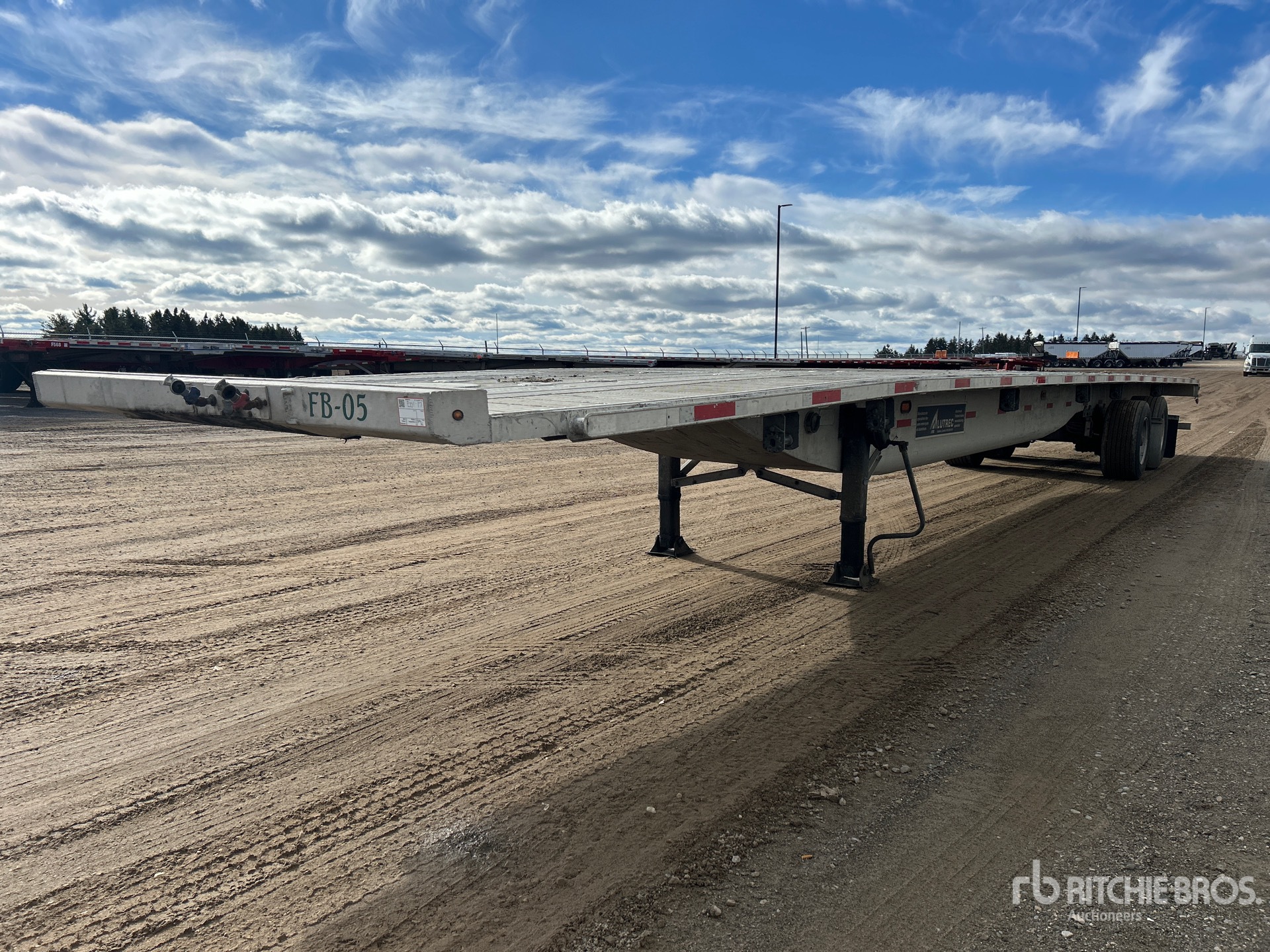 General Appearance with Bild, Ecke vorne links