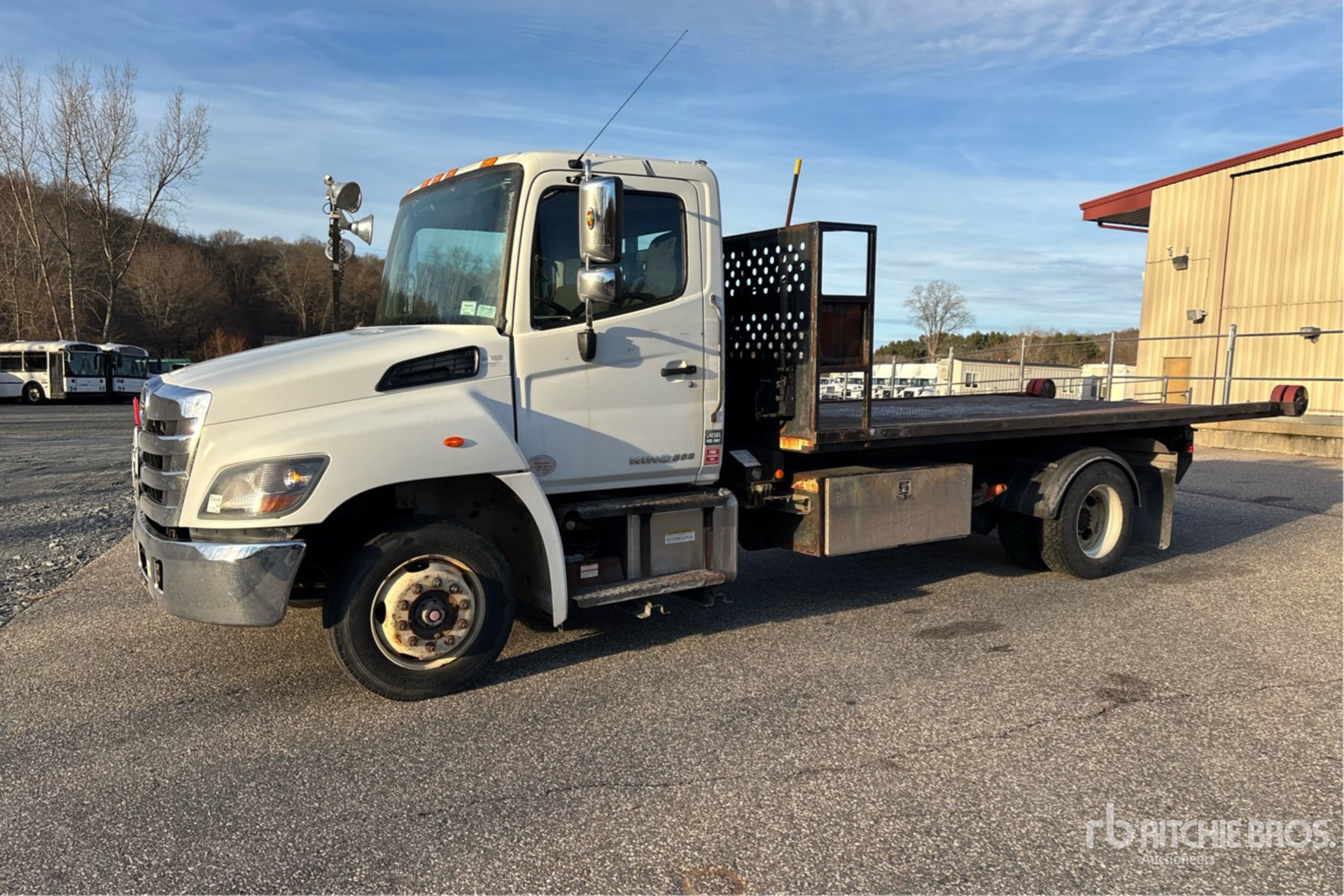 General Appearance with Bild, Ecke vorne links