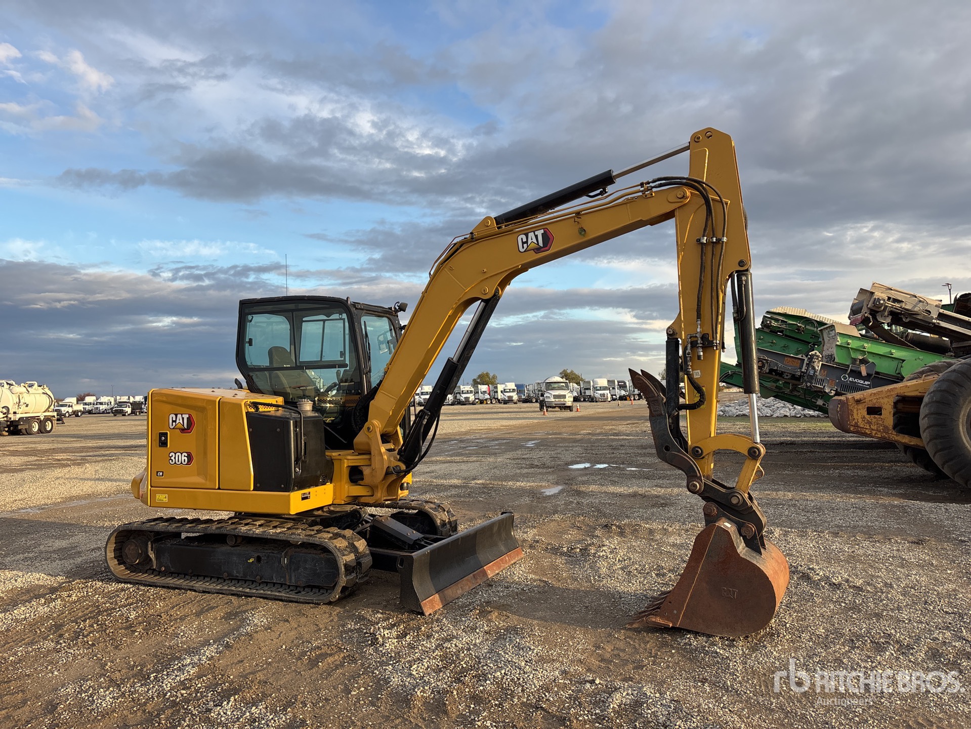 General Appearance with Picture, Right Front Corner