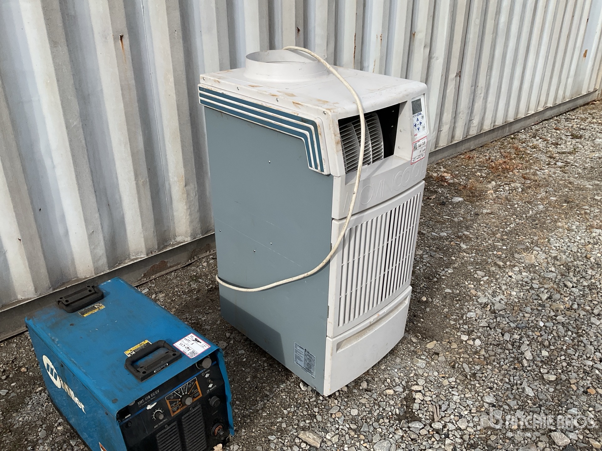 General Appearance with Bild, Ecke vorne rechts