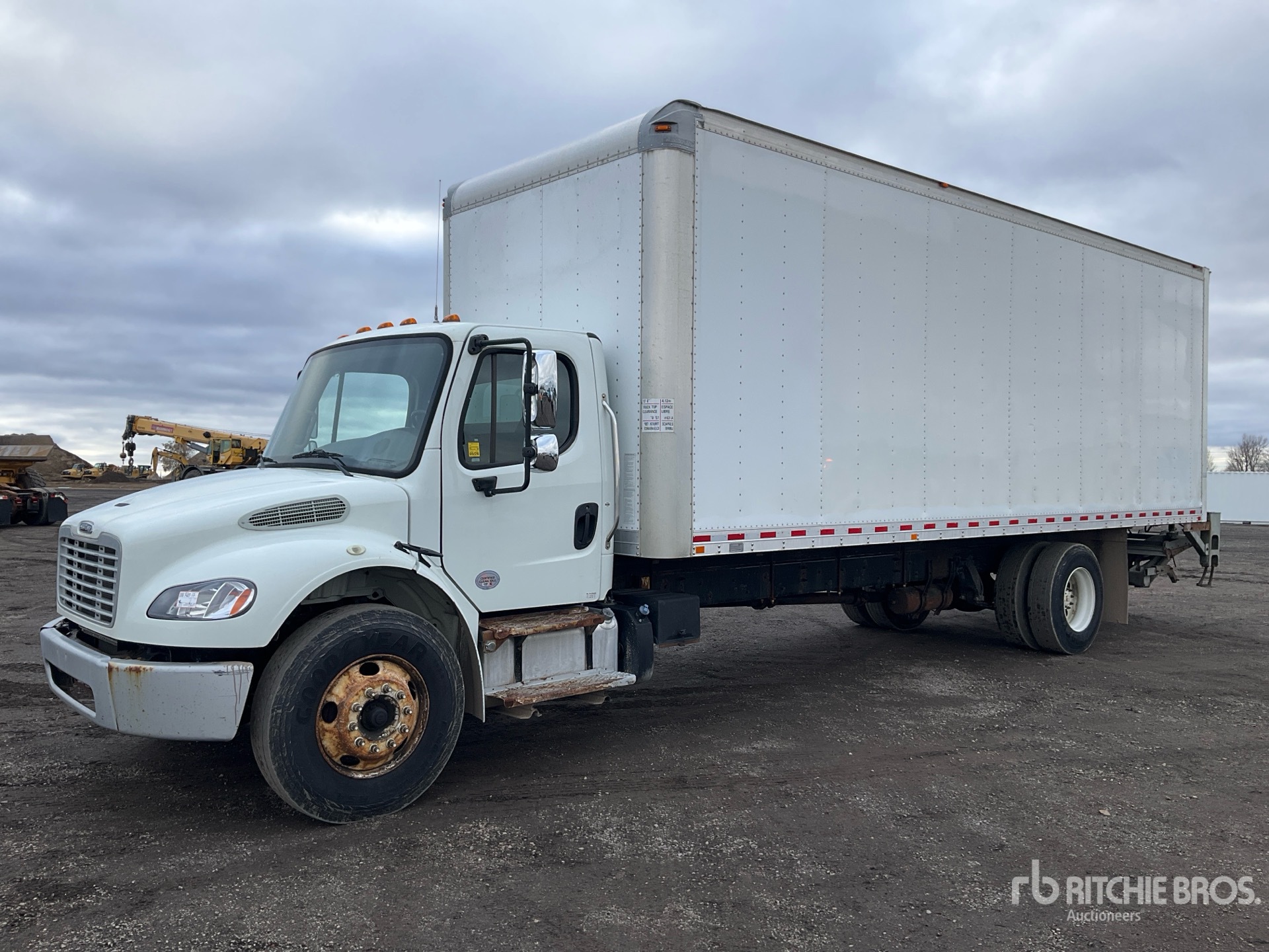 General Appearance with Foto, angolo anteriore sinistro