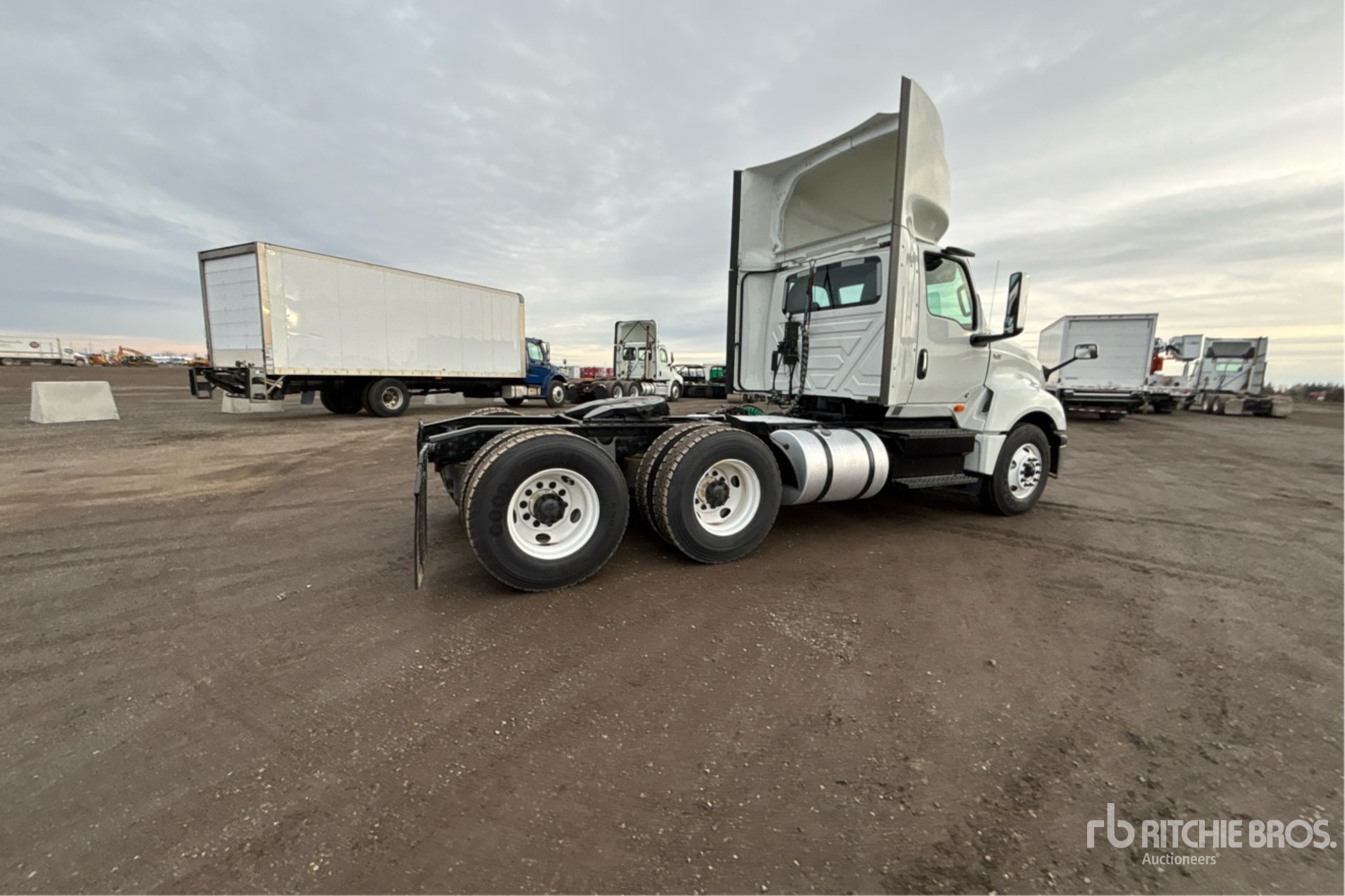 General Appearance with Bild, Ecke hinten rechts