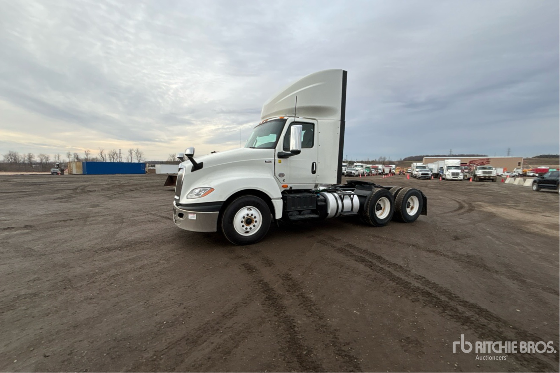 General Appearance with Bild, Ecke vorne links