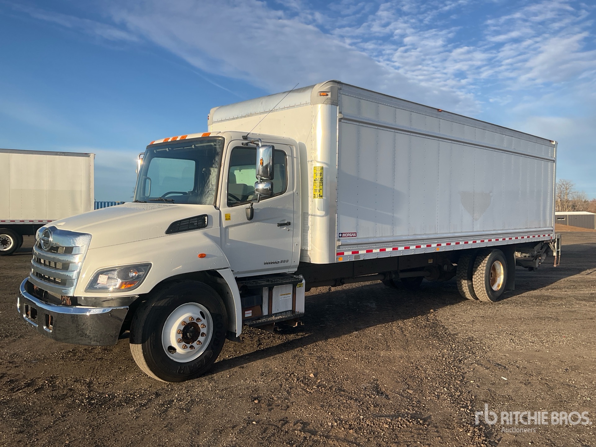 General Appearance with Bild, Ecke vorne links