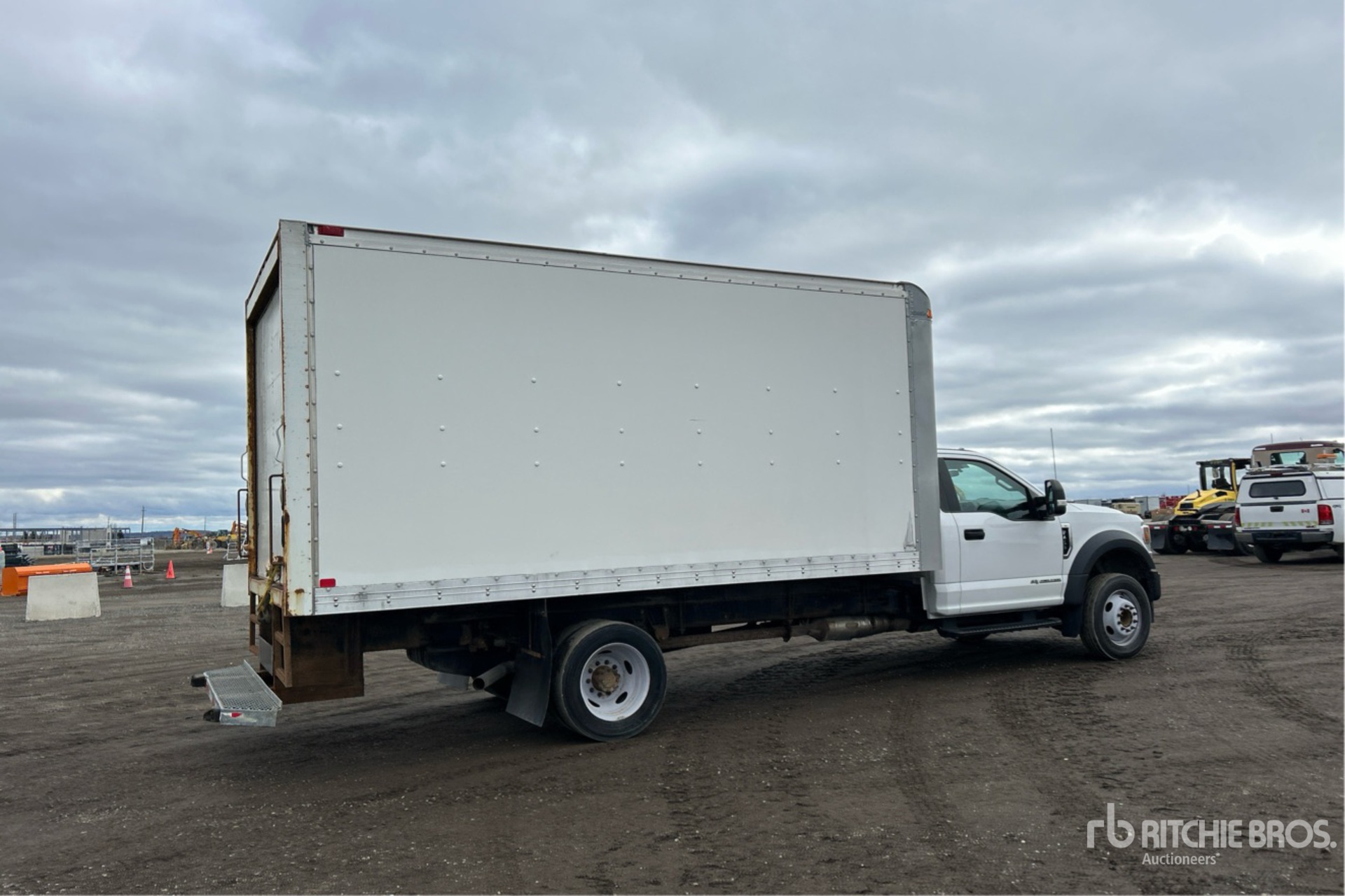 General Appearance with Foto, angolo anteriore sinistro