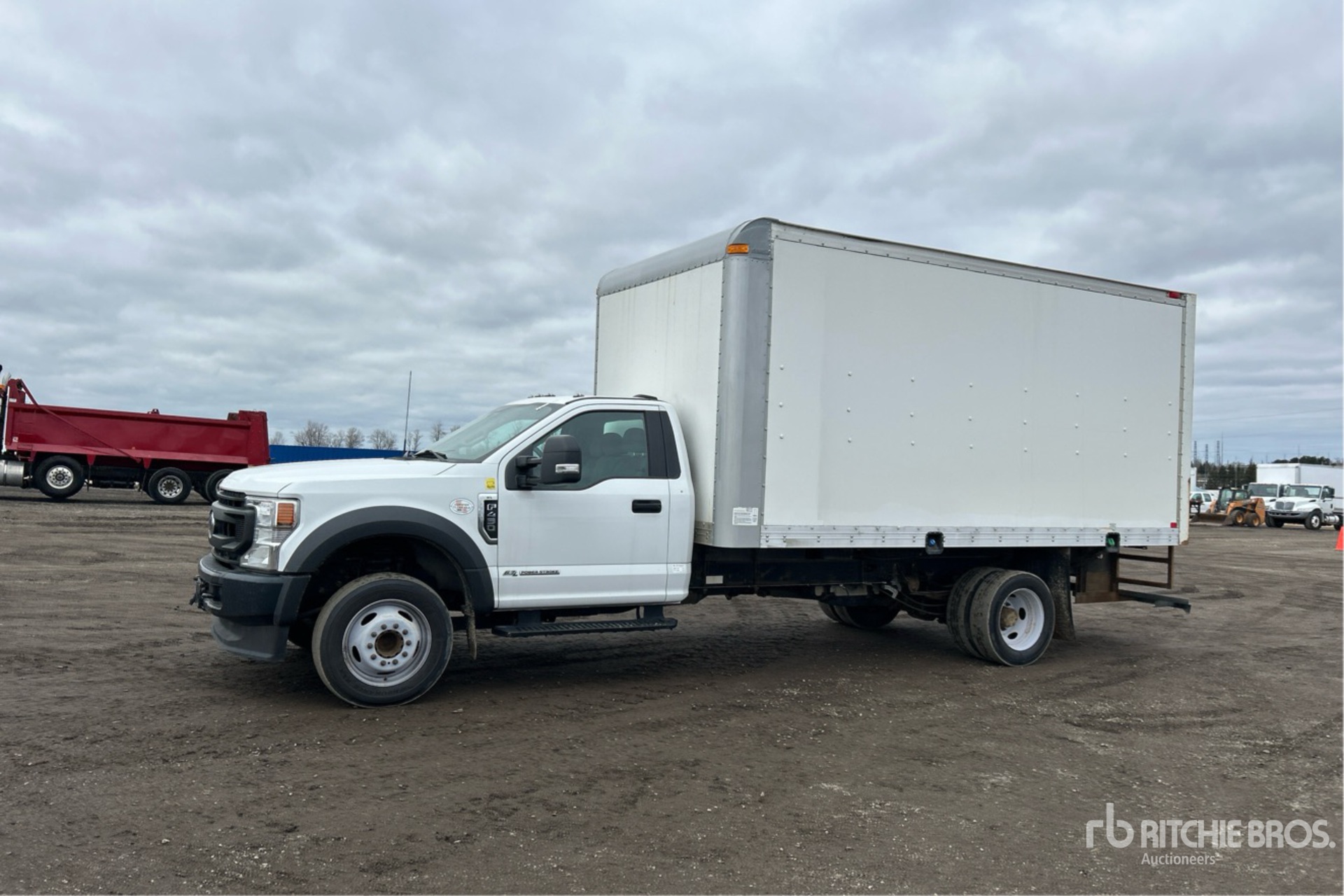 General Appearance with Foto, angolo anteriore sinistro