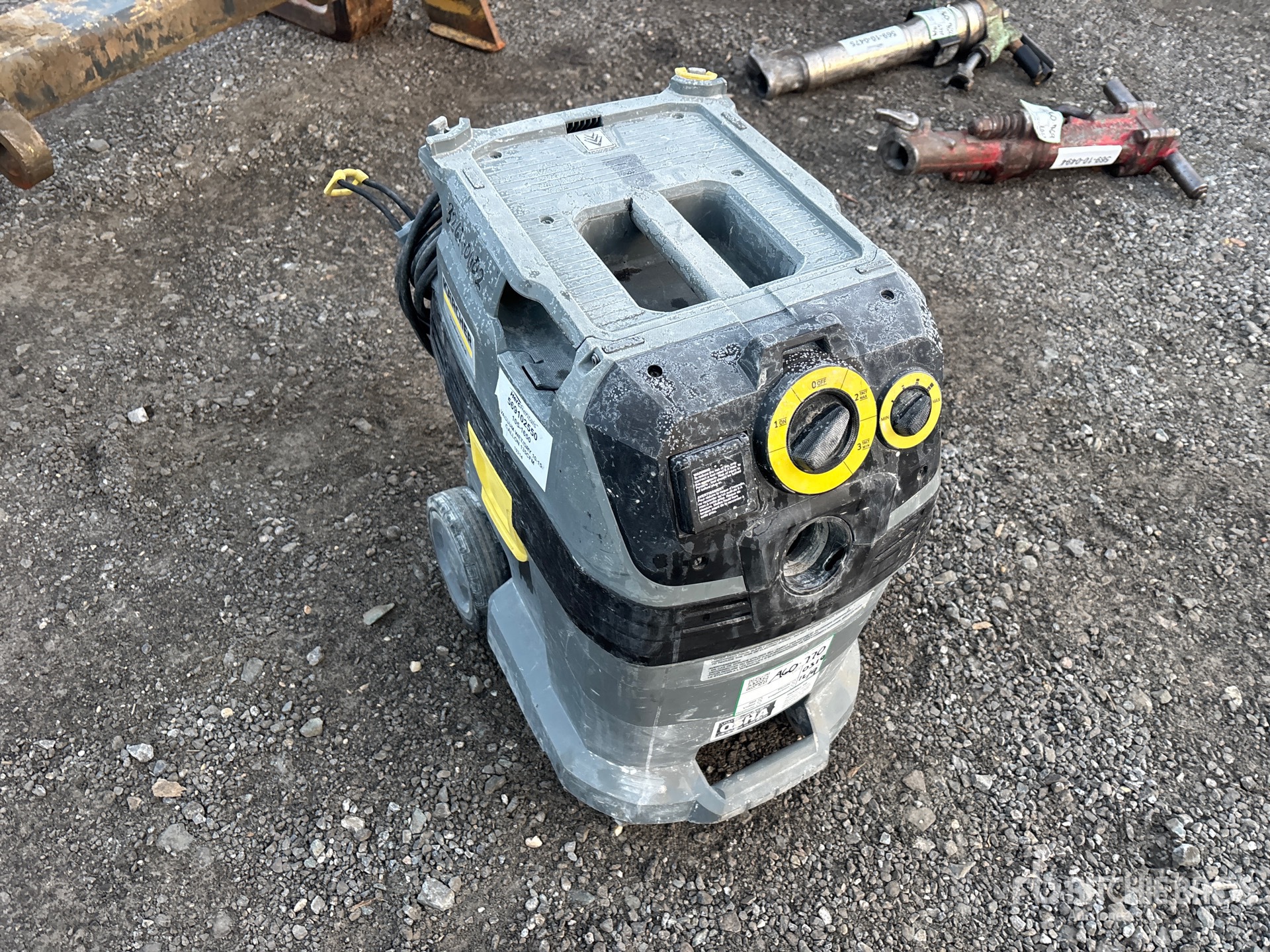 General Appearance with Image, coin avant droit