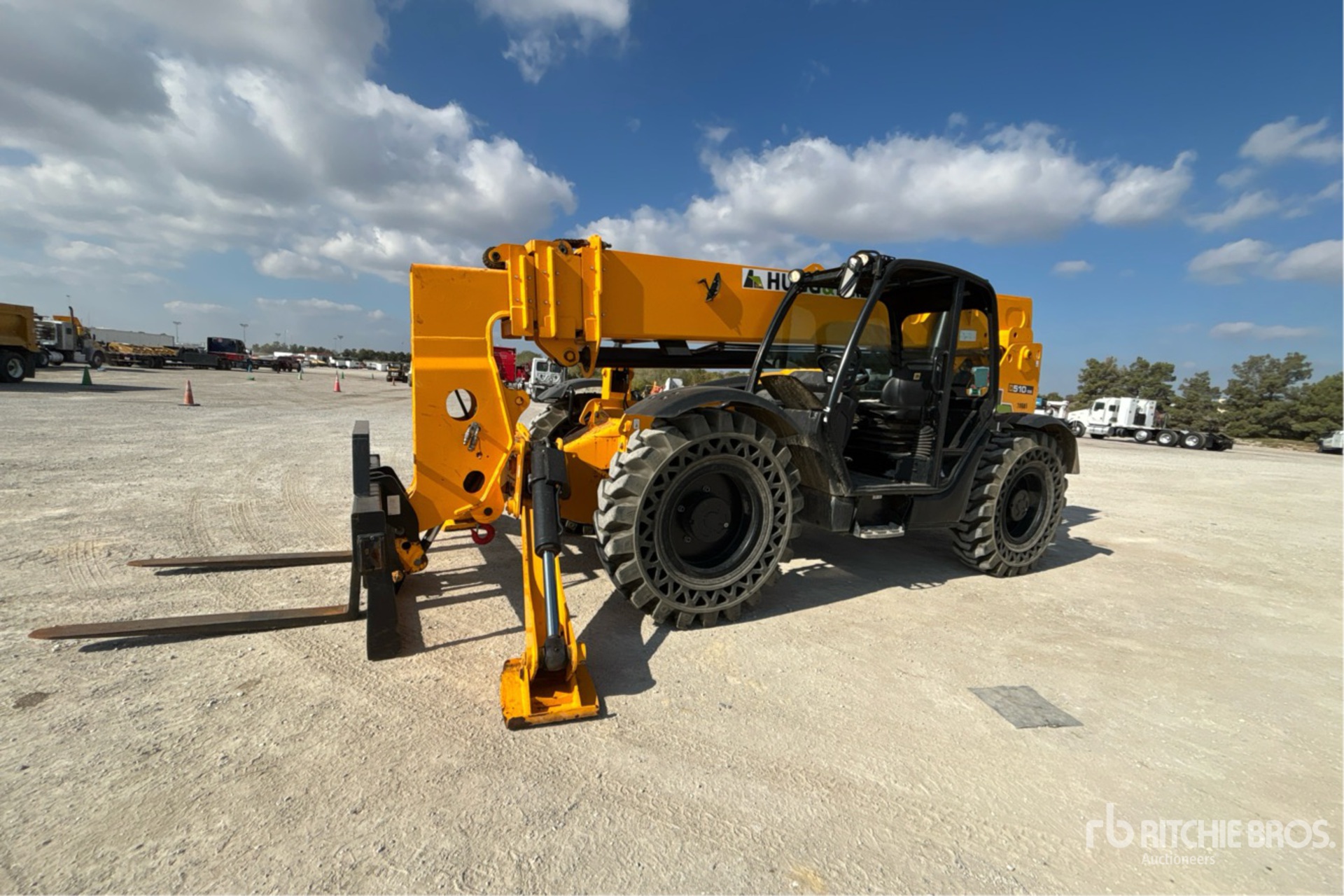 General Appearance with Foto, angolo anteriore sinistro