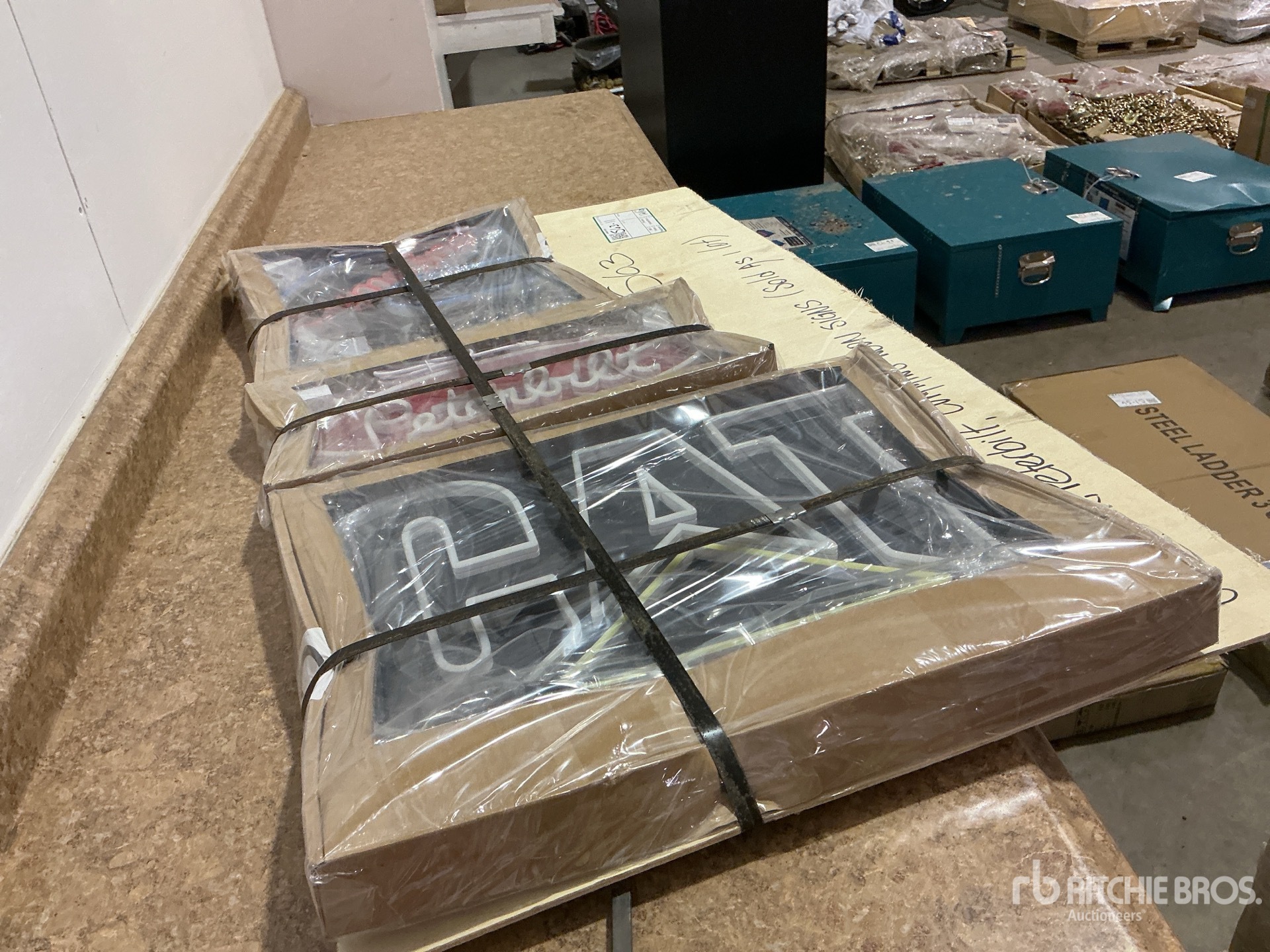 Aspect général with Image, coin arrière droit