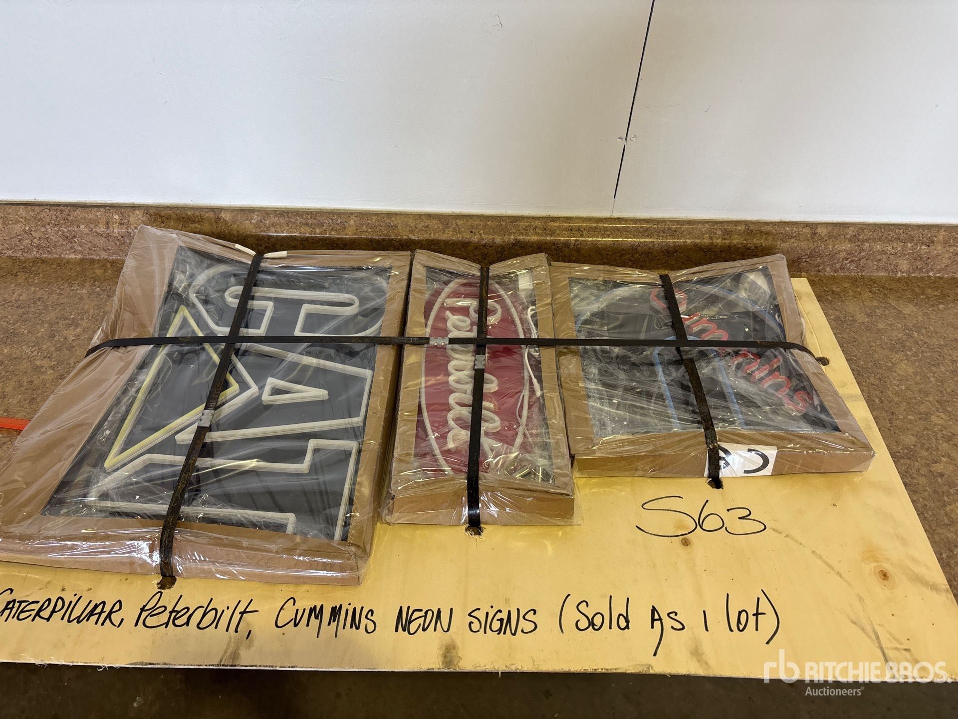 General Appearance with Featured Photo