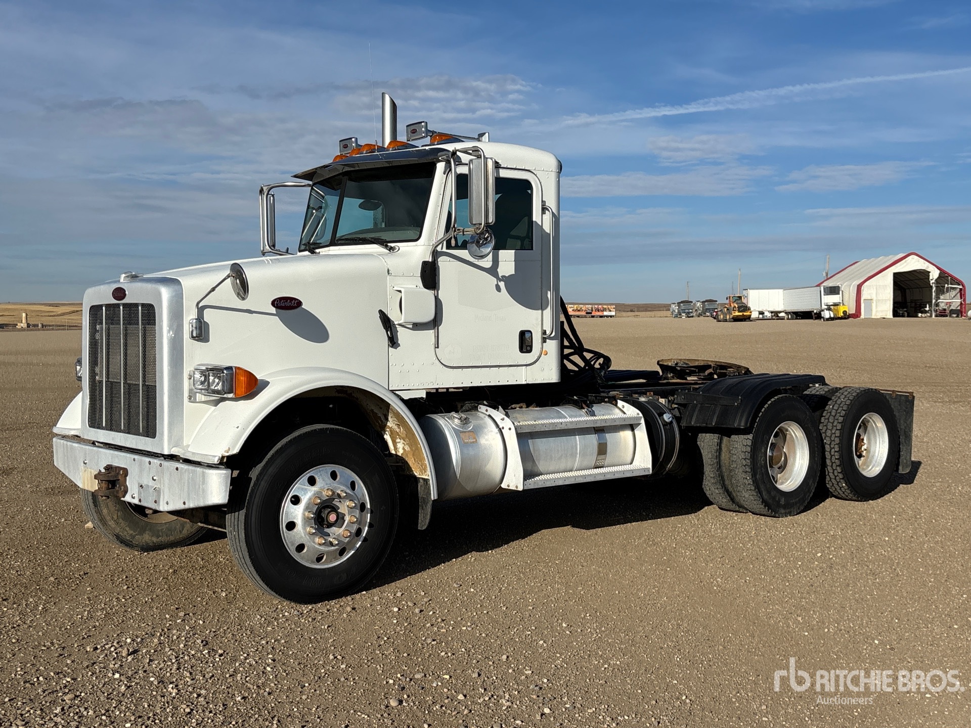 General Appearance with Foto, angolo anteriore sinistro