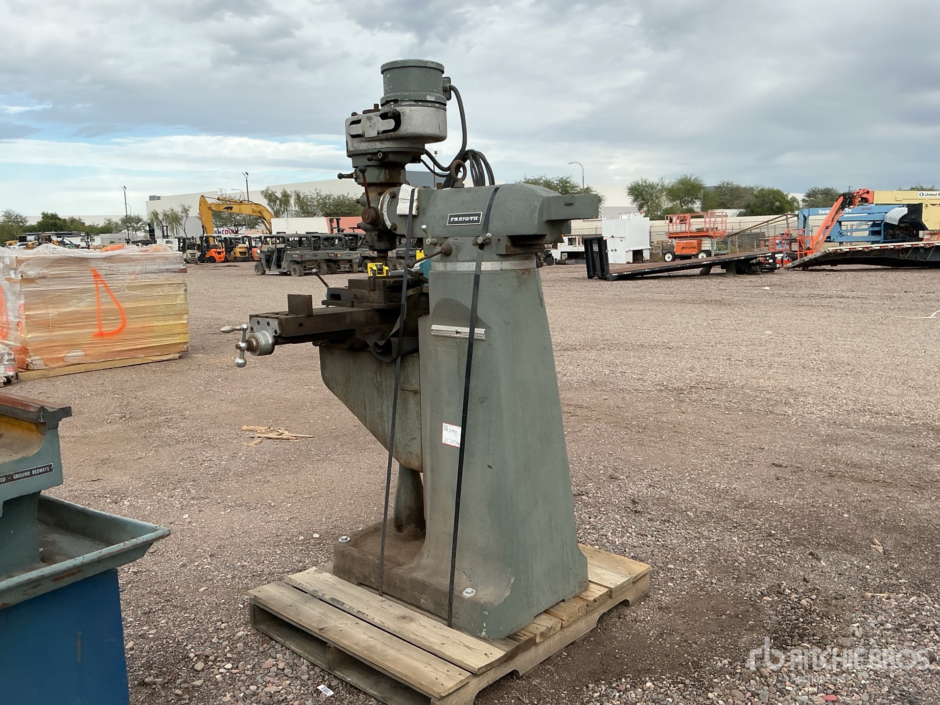 Aspect général with Image, coin arrière droit