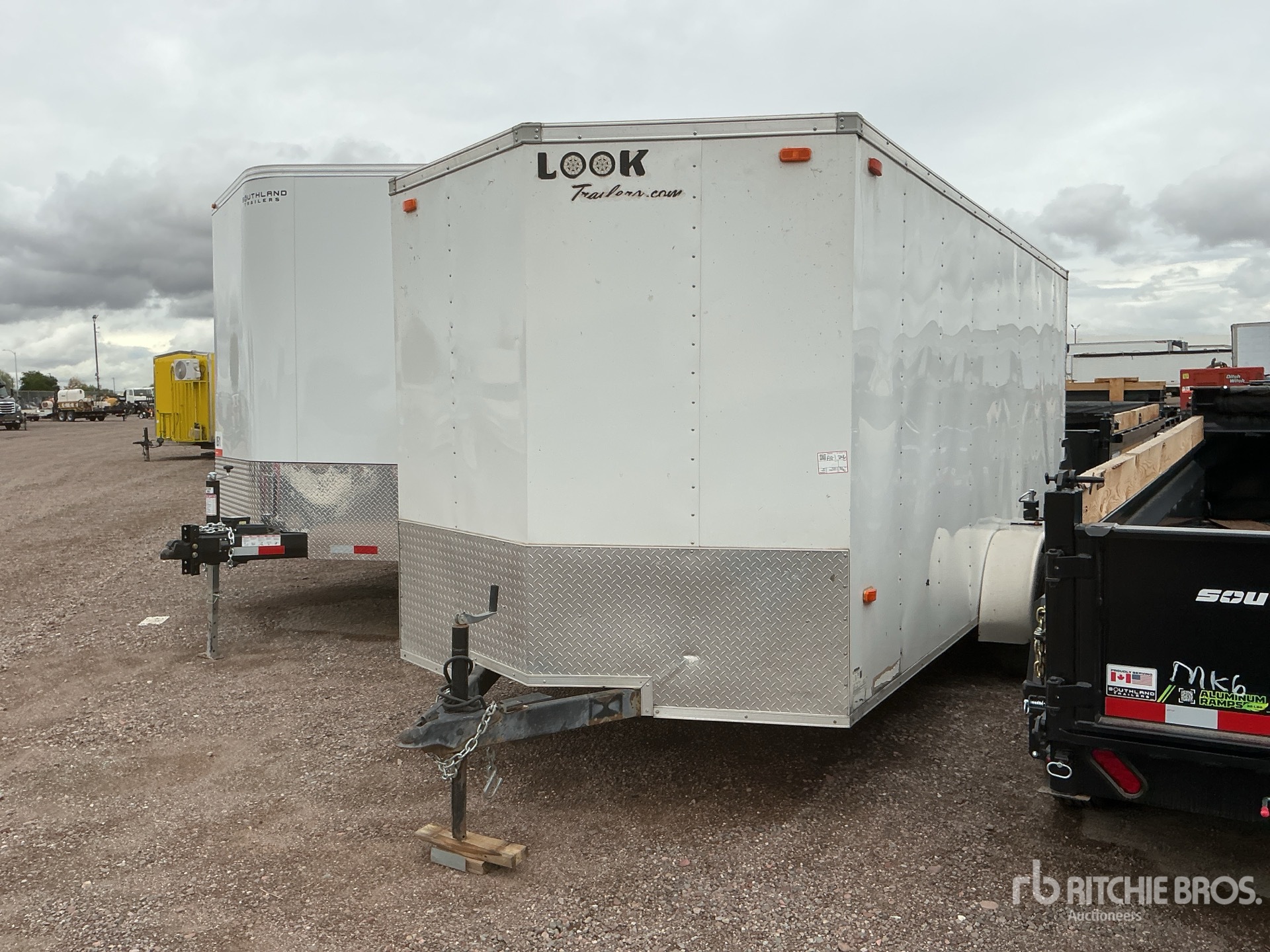 General Appearance with Foto, angolo anteriore sinistro