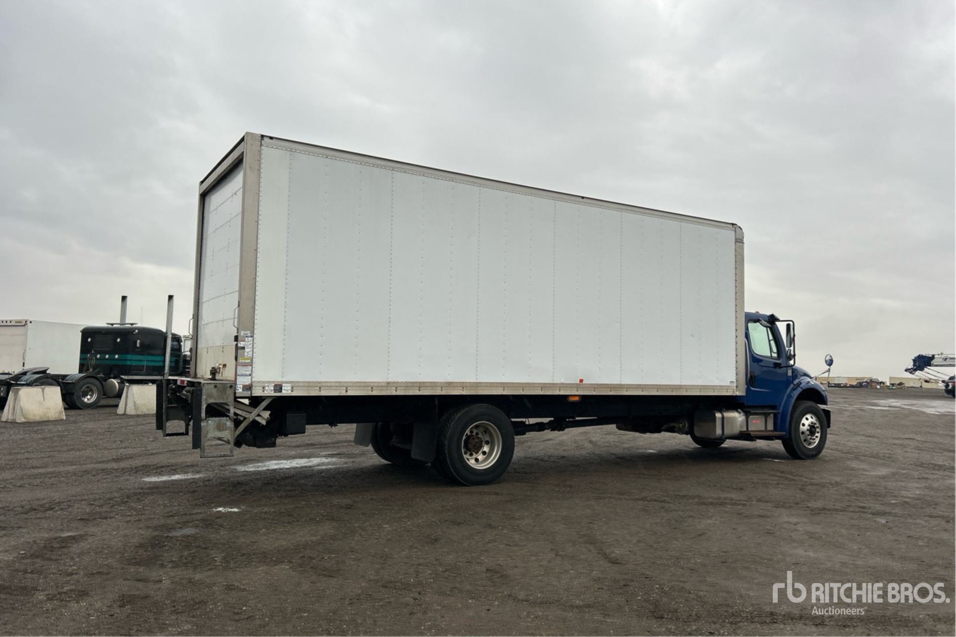 General Appearance with Bild, Ecke hinten rechts