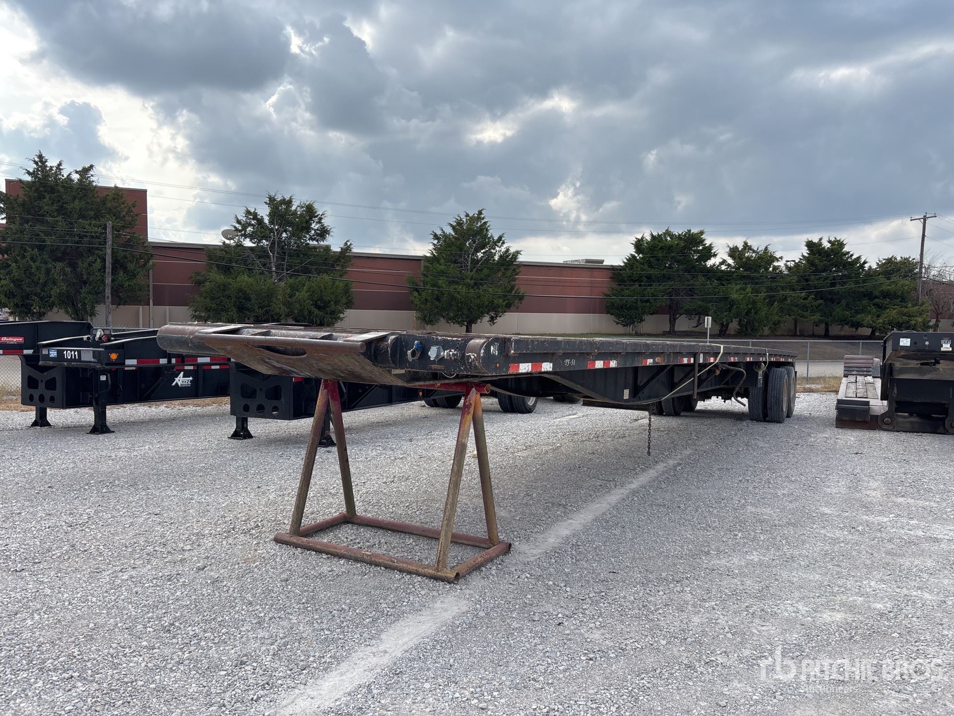 General Appearance with Featured Photo