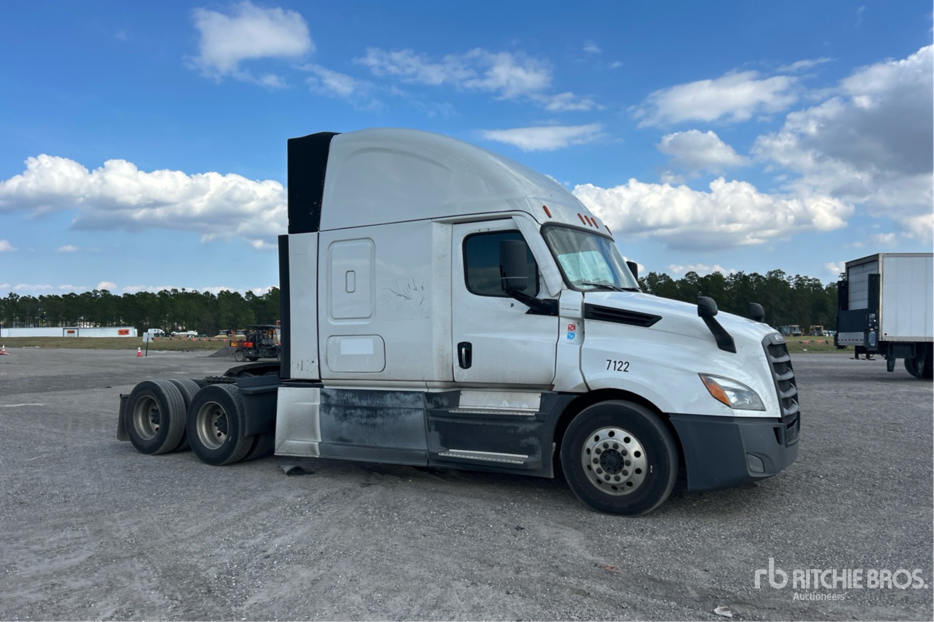 General Appearance with Image, coin avant droit