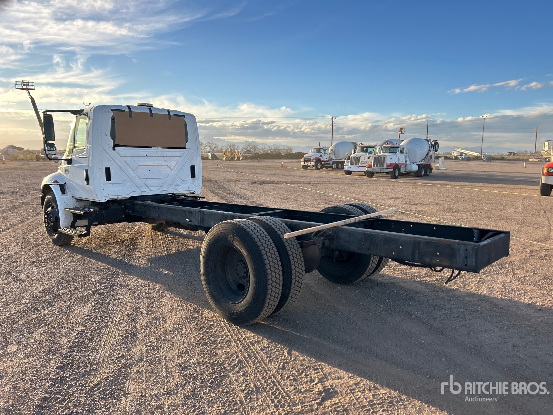 General Appearance with Foto, angolo posteriore sinistro