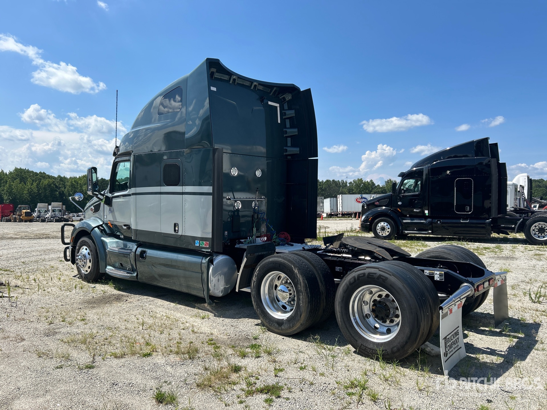 General Appearance with Bild, Ecke hinten links