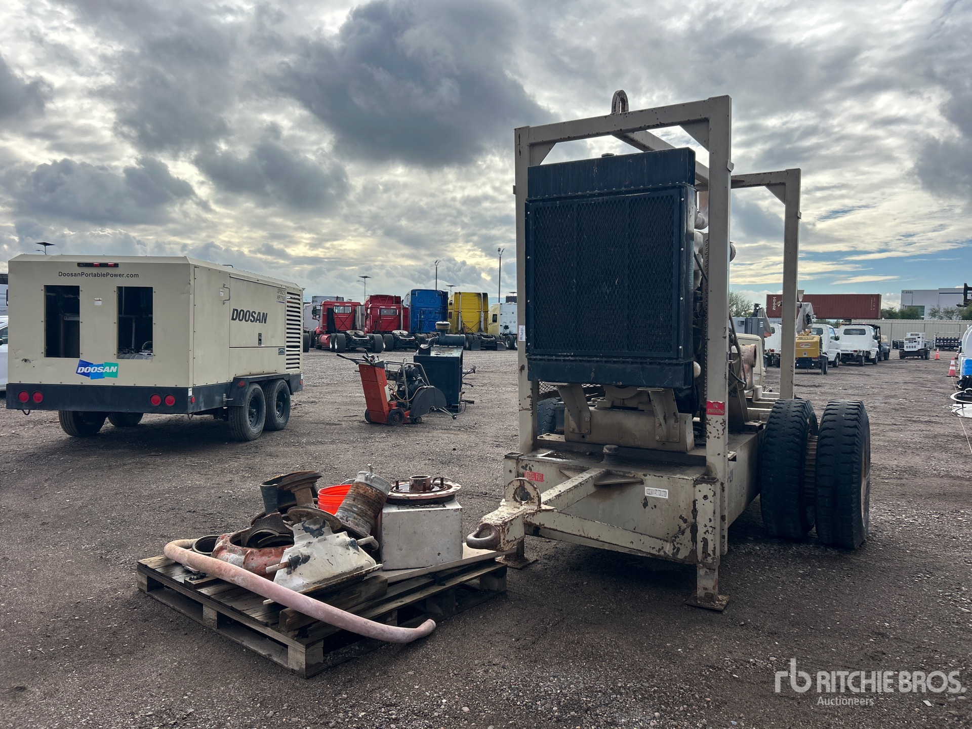 General Appearance with Foto, angolo anteriore sinistro