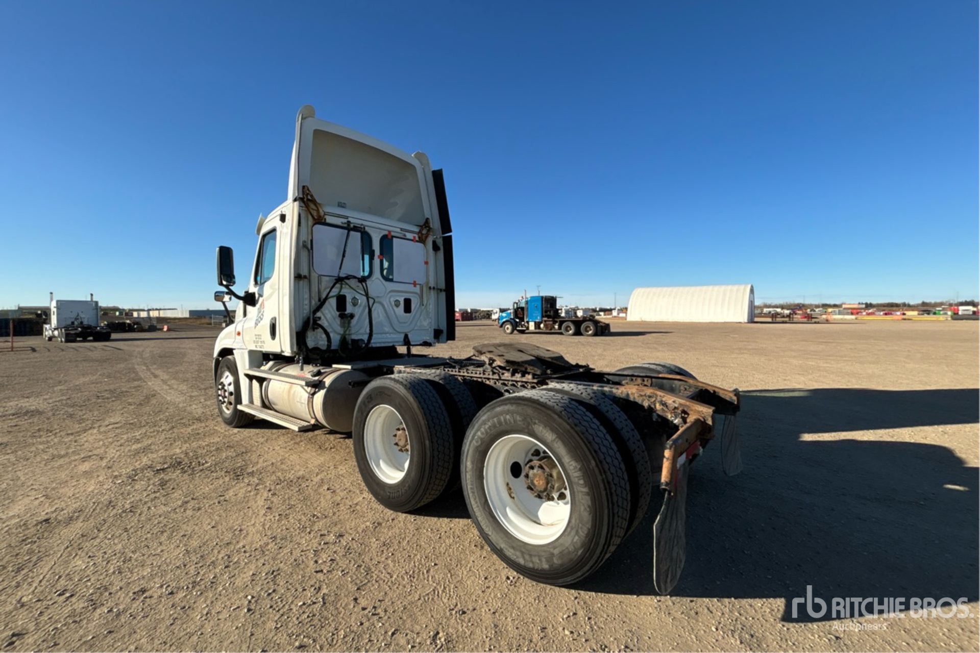 Aspect général with Image, coin arrière gauche