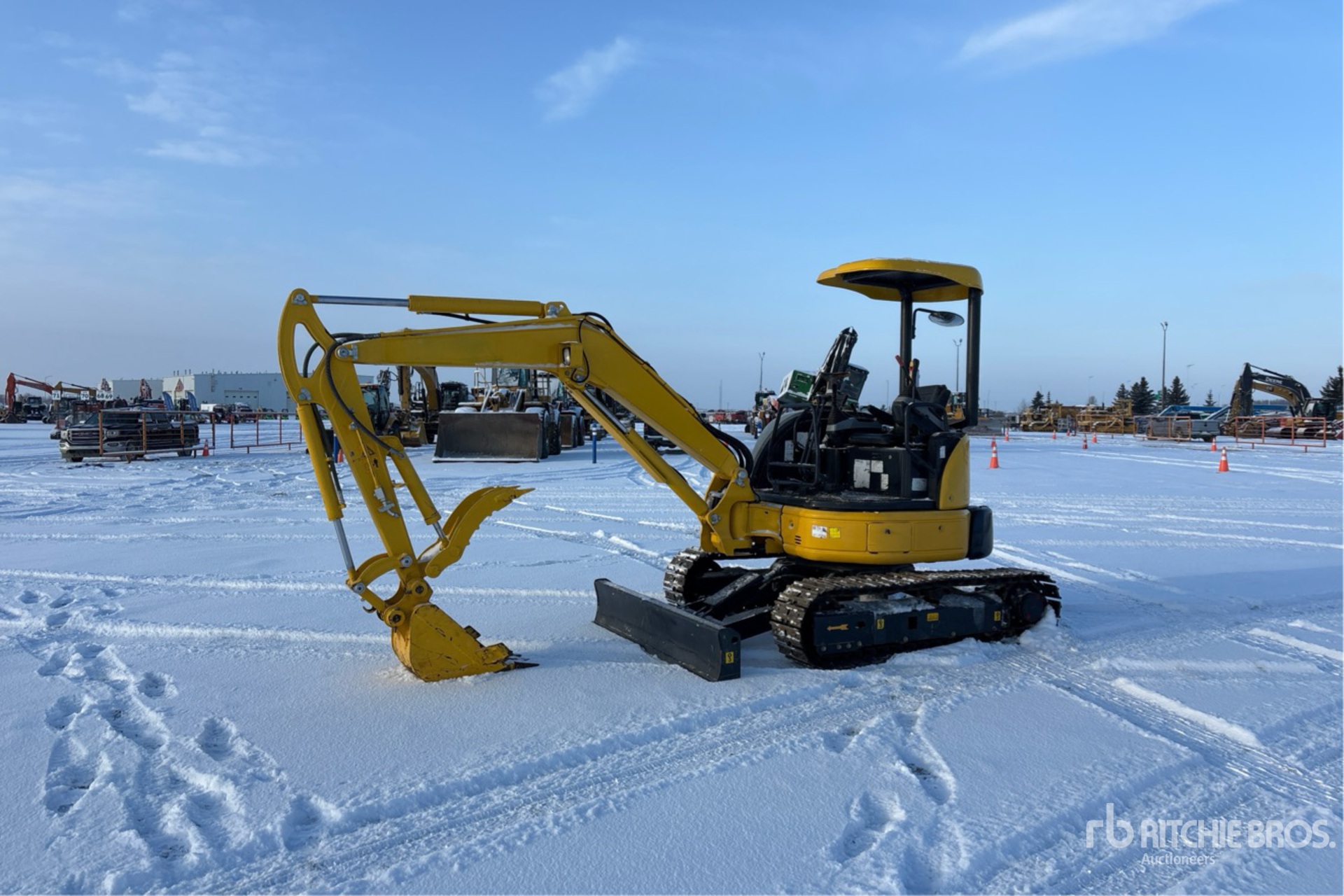 General Appearance with Picture, Left Front Corner