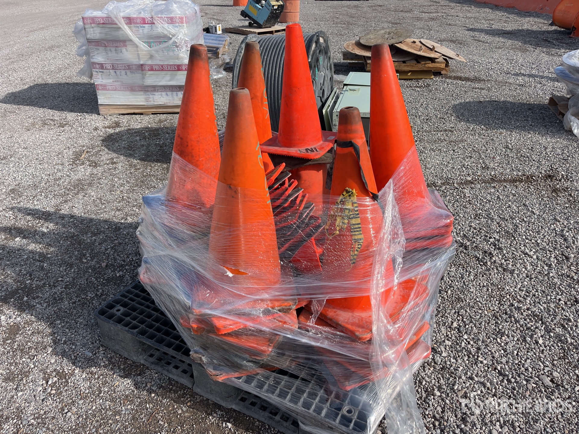 General Appearance with Bild, Ecke vorne links