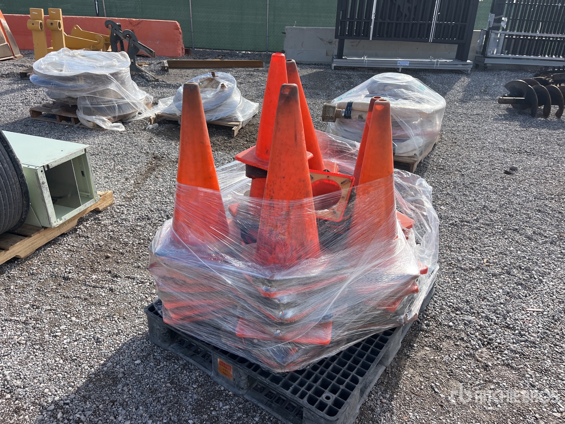 General Appearance with Bild, Ecke vorne rechts