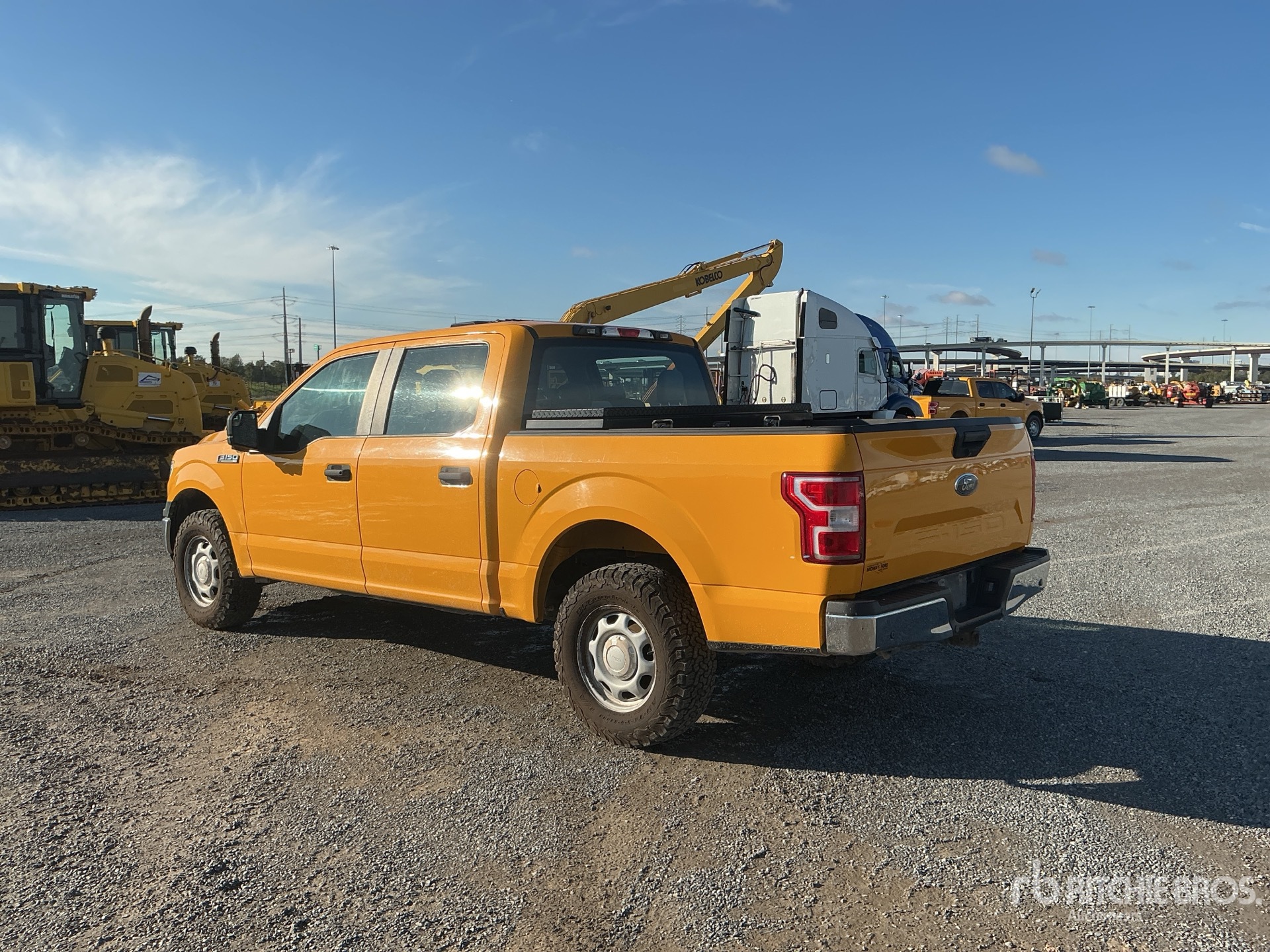 General Appearance with Foto, angolo posteriore sinistro