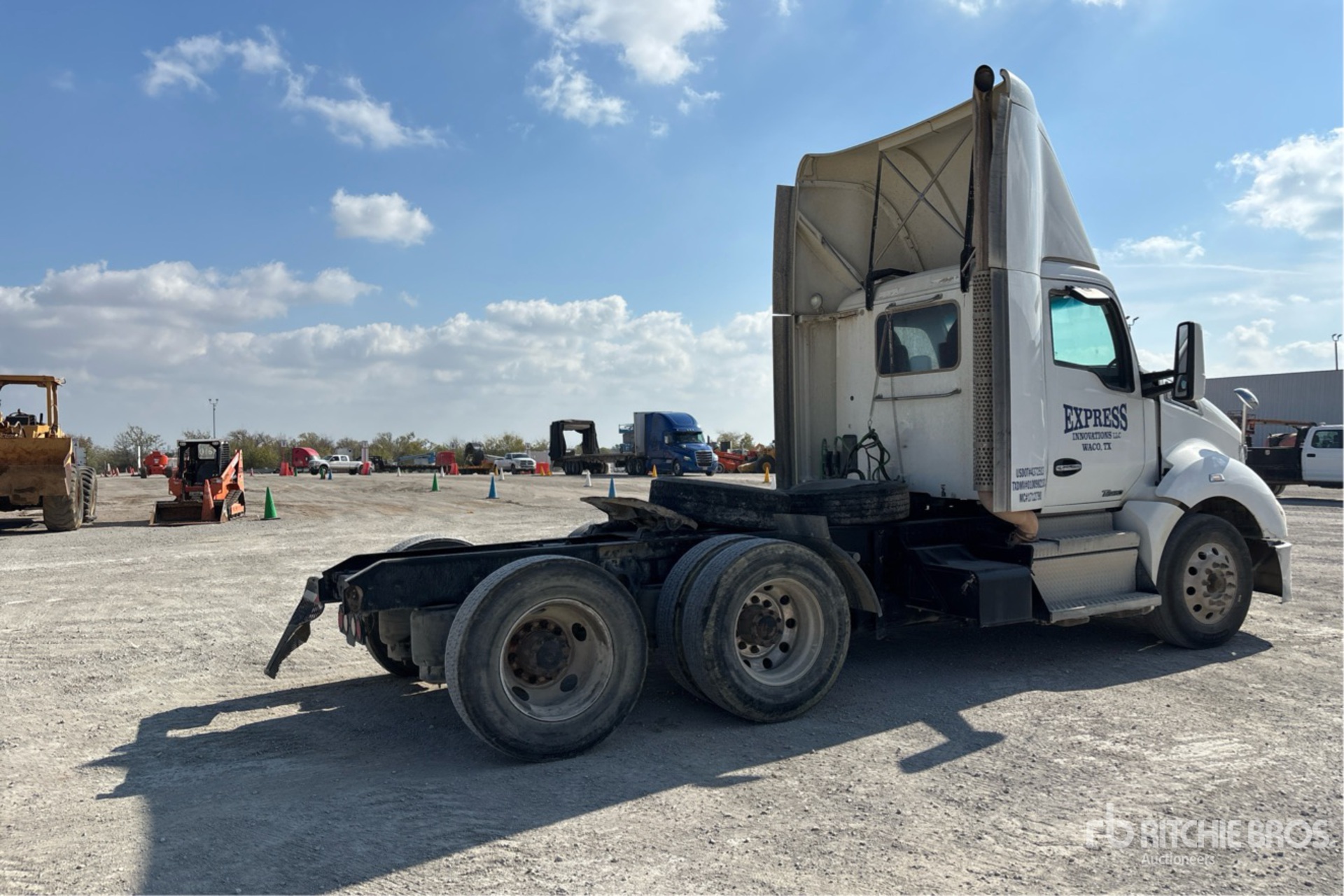 Aspect général with Image, coin arrière droit