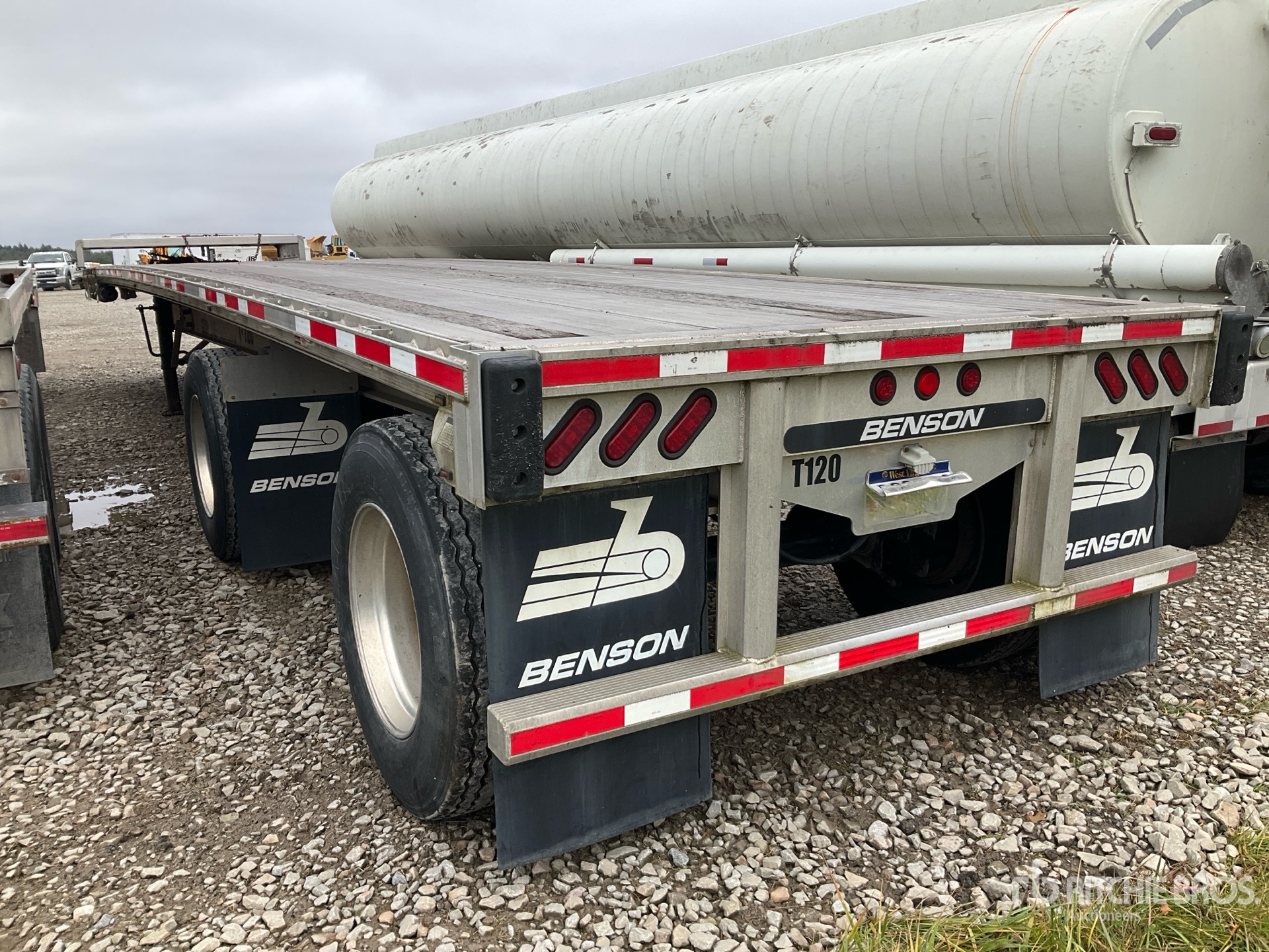 General Appearance with Foto, angolo posteriore sinistro