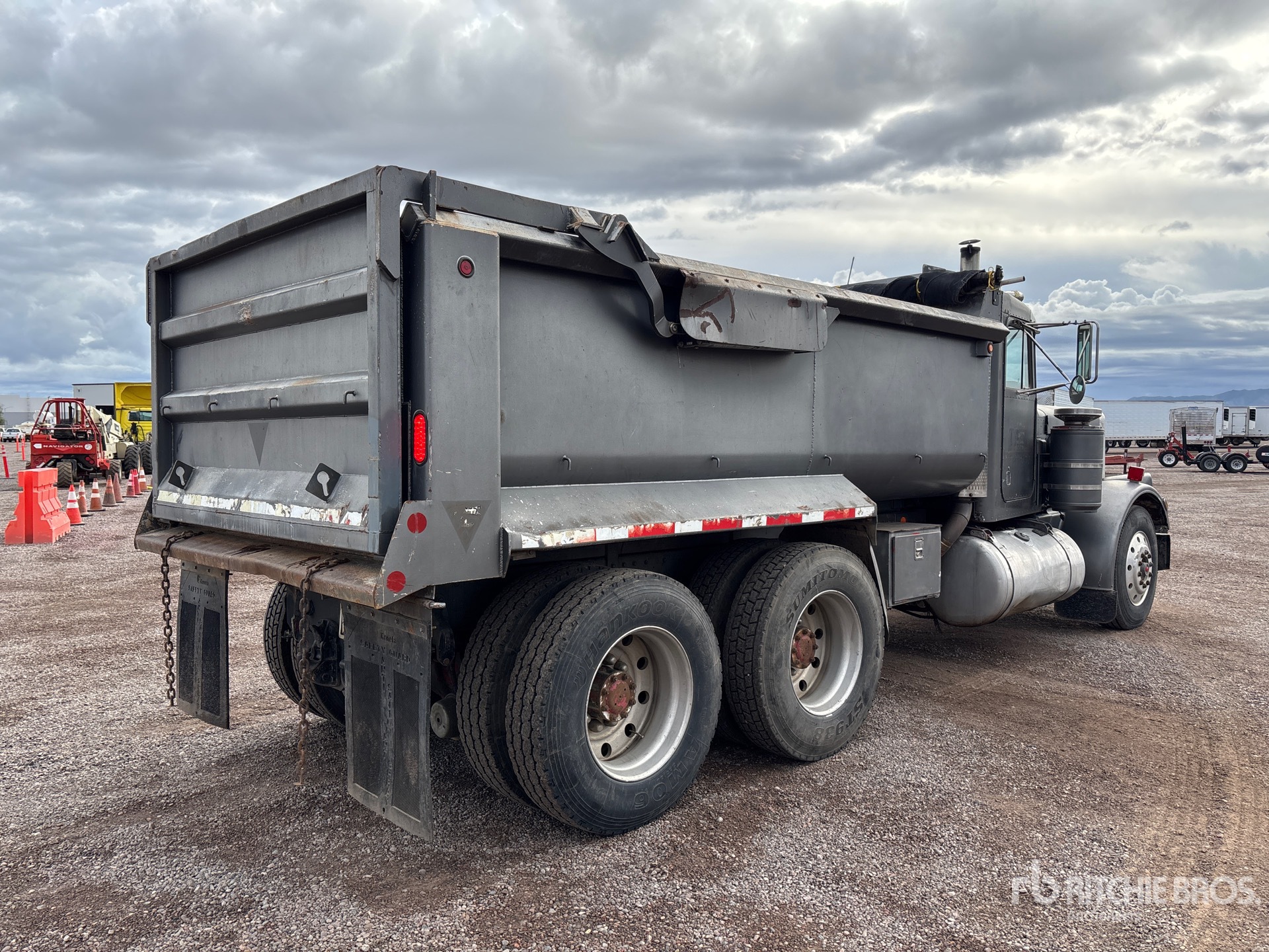 Aspect général with Image, coin arrière droit