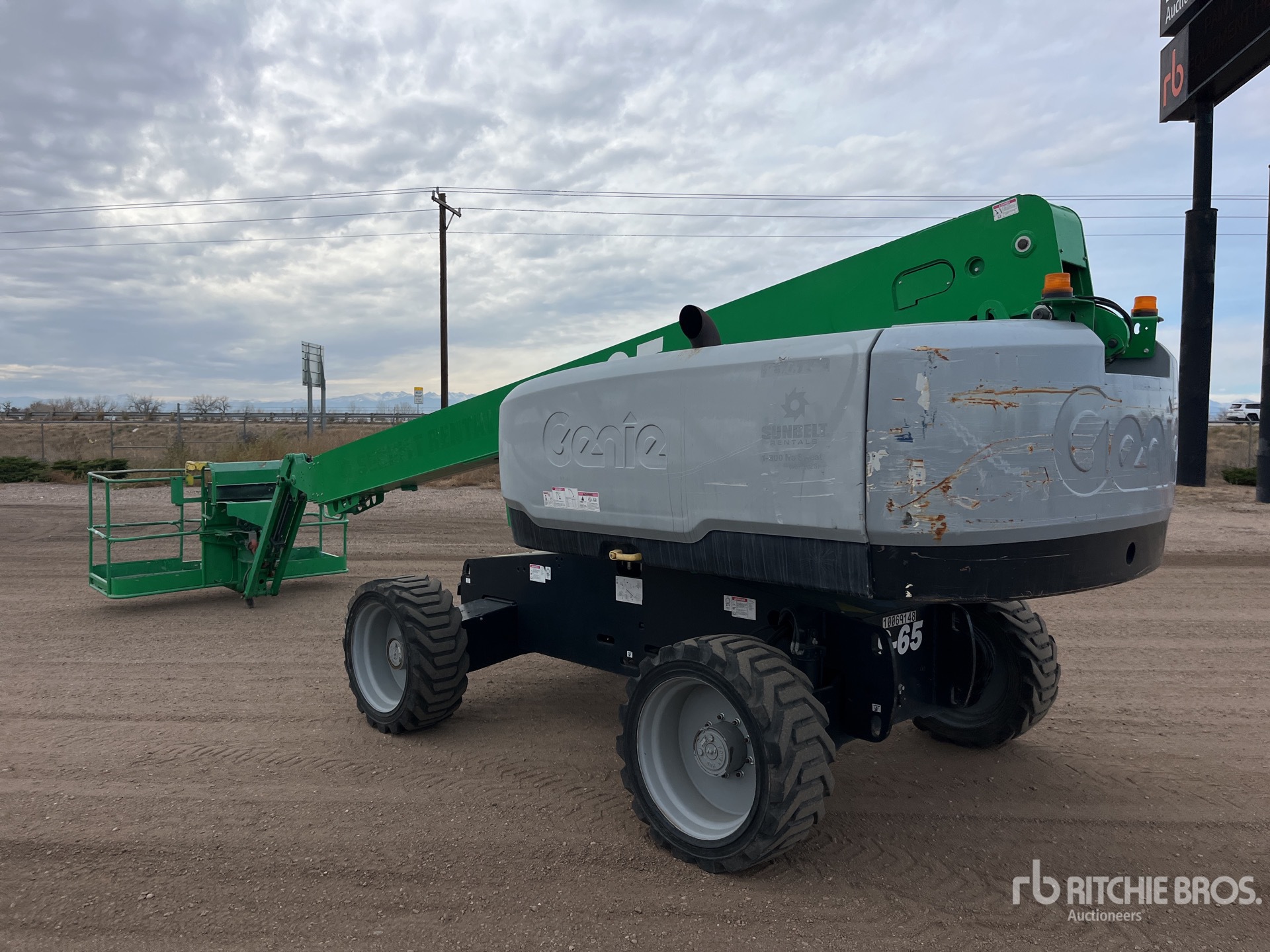 General Appearance with Foto, angolo posteriore sinistro