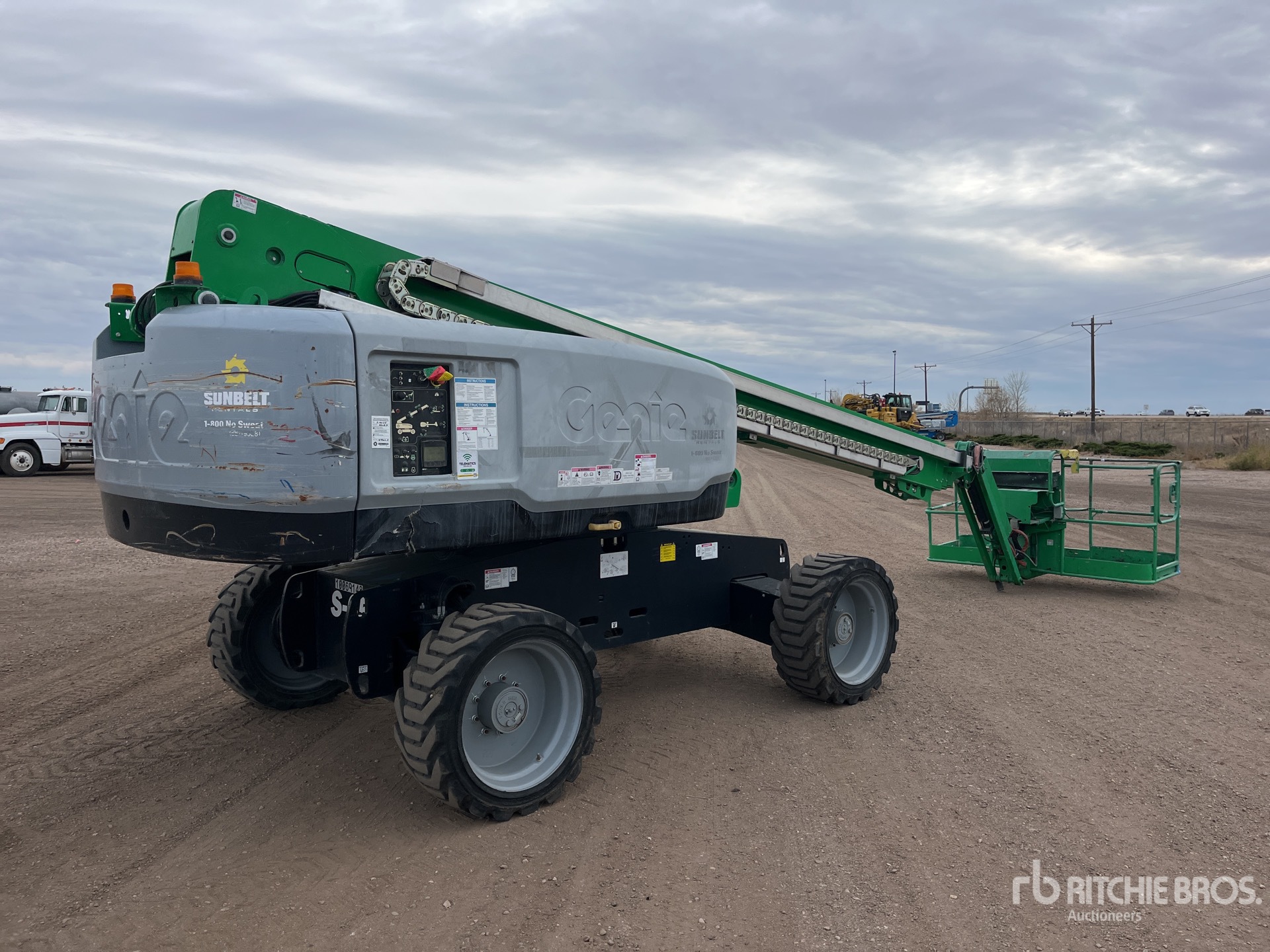 General Appearance with Foto, angolo anteriore sinistro