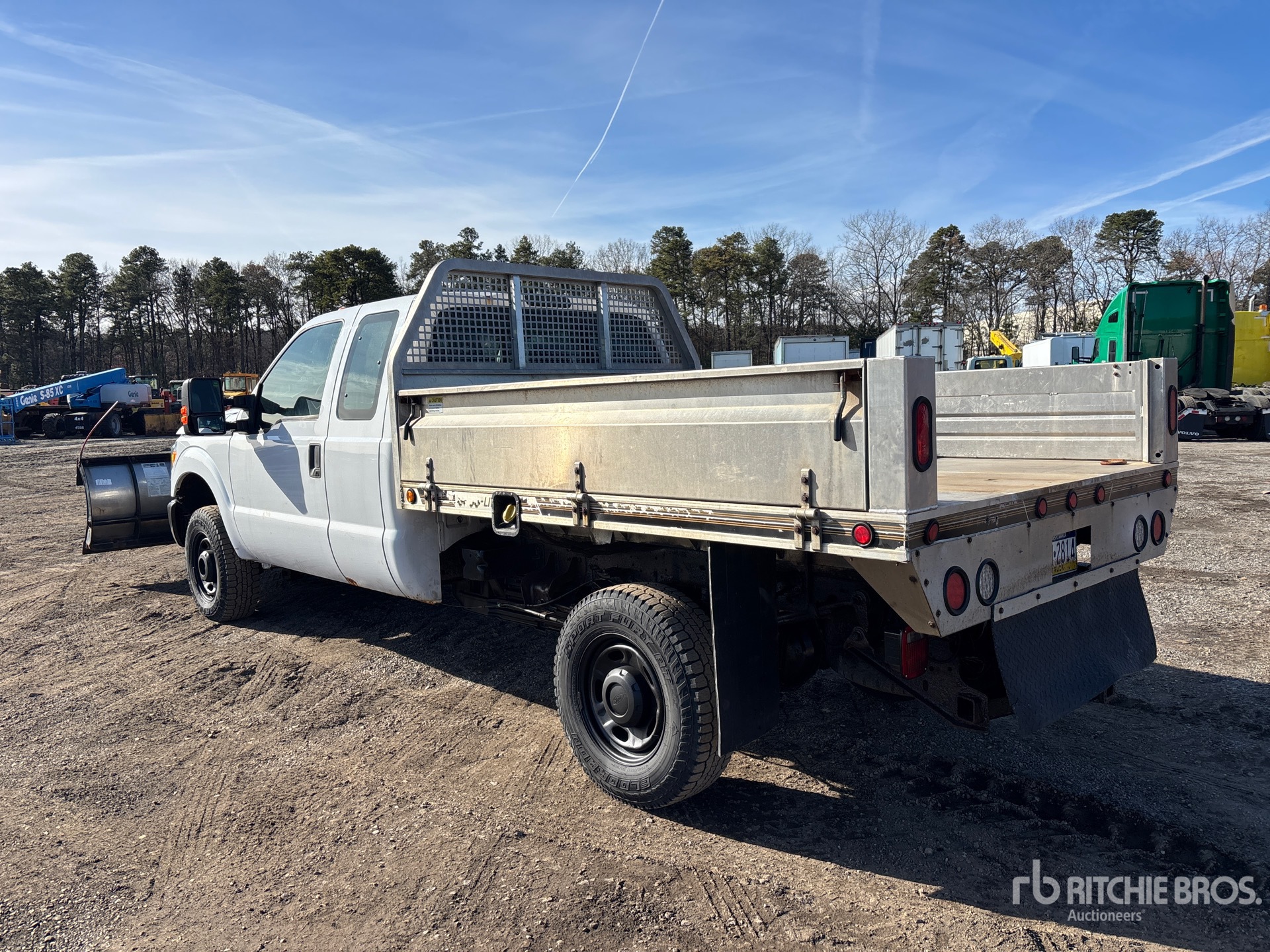 General Appearance with Foto, angolo posteriore sinistro