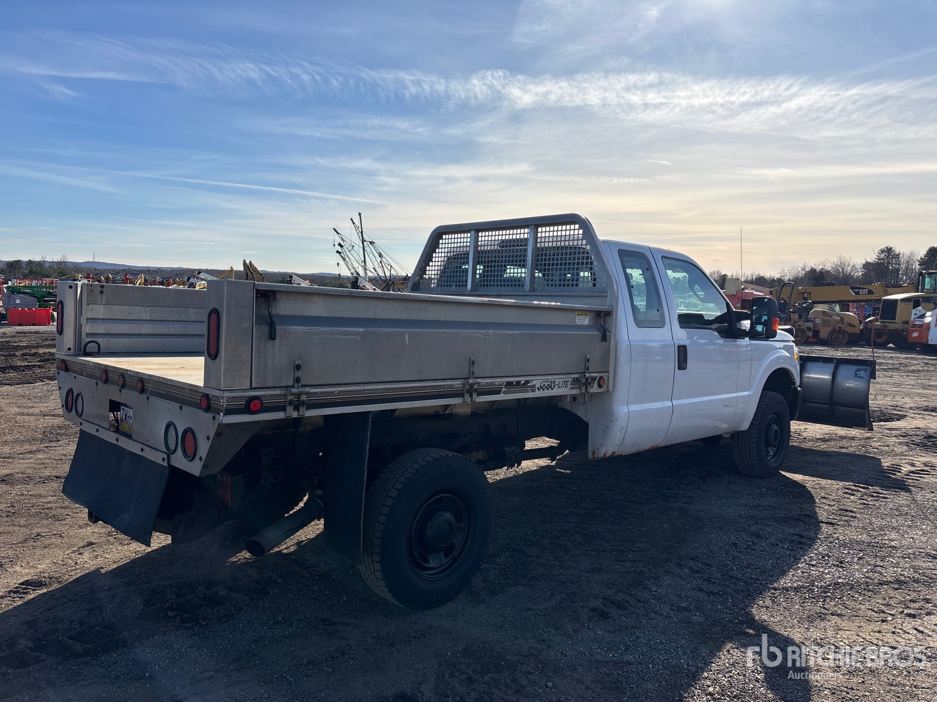 General Appearance with Foto, angolo anteriore sinistro