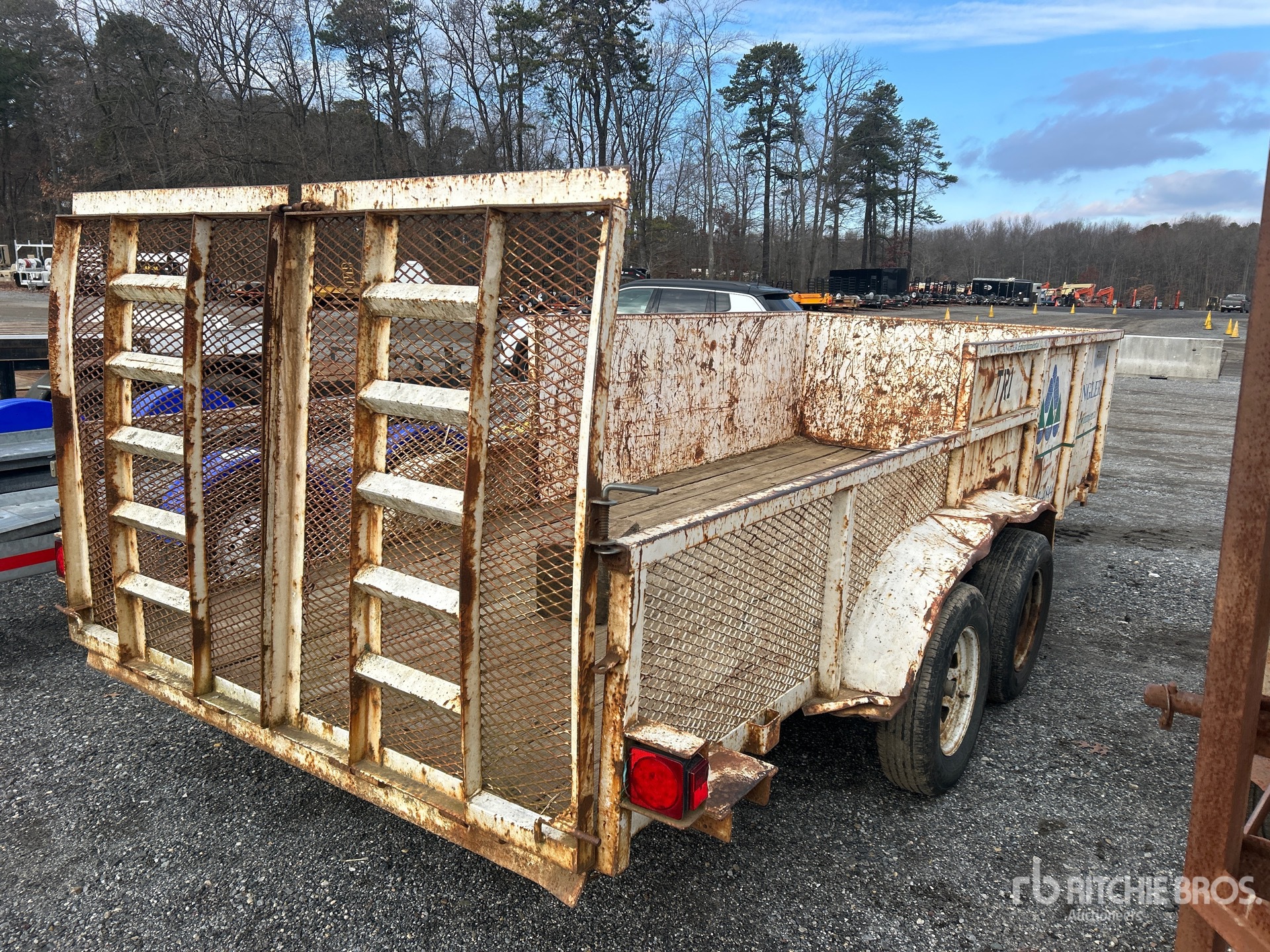 General Appearance with Foto, angolo anteriore sinistro