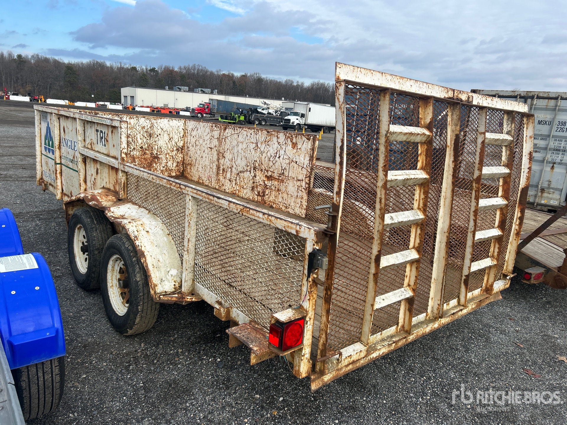 General Appearance with Foto, angolo posteriore sinistro