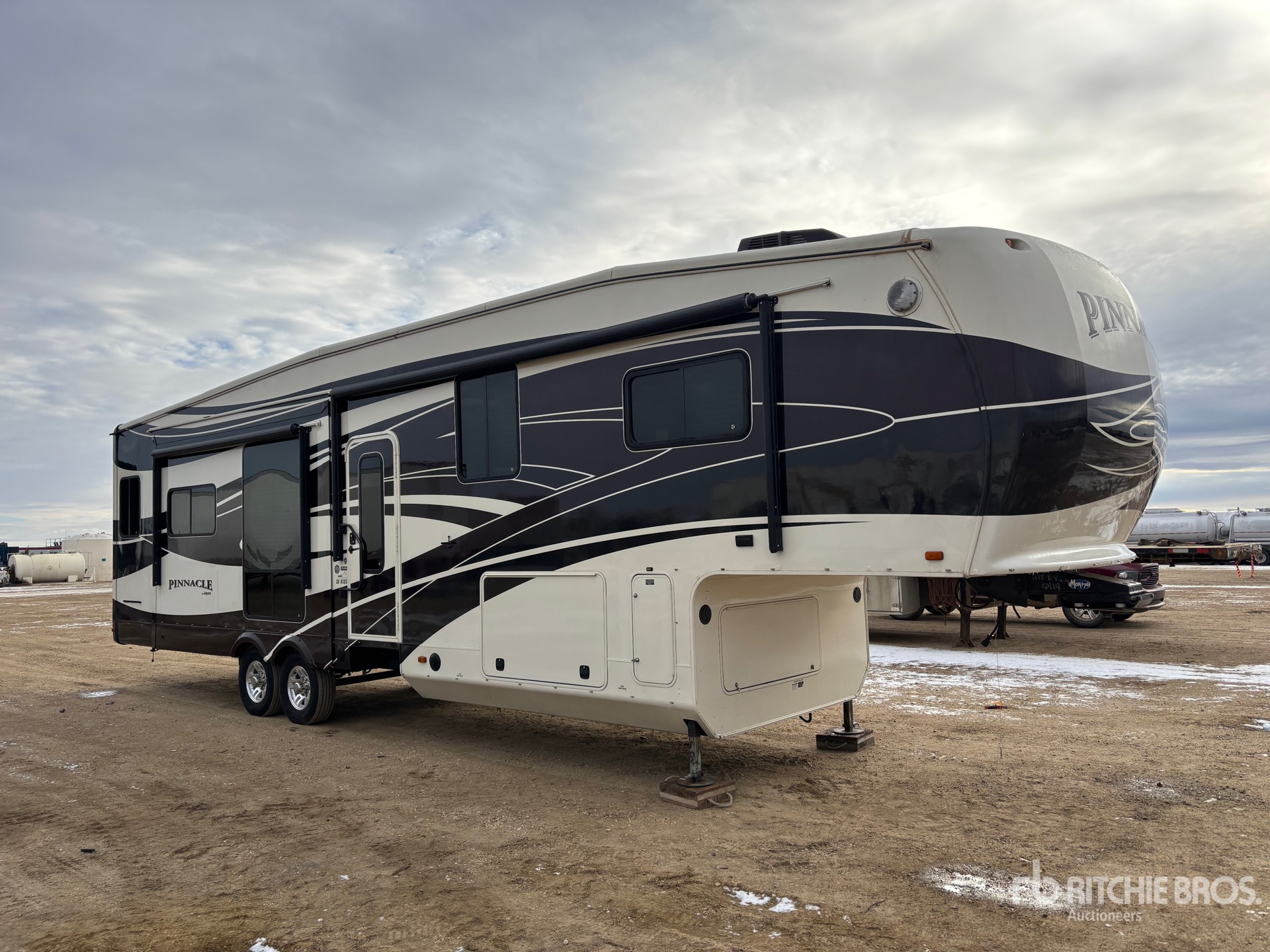 General Appearance with Picture, Right Front Corner