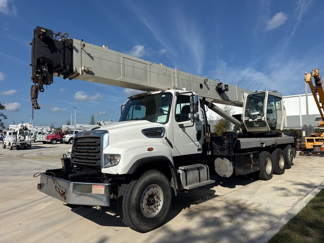 2015 Freightliner 114SD 11250 lb 8x4 Hydraulic Truck Crane