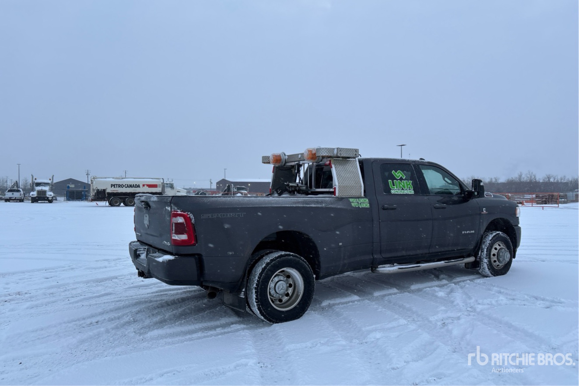 Aspect général with Image, coin arrière droit