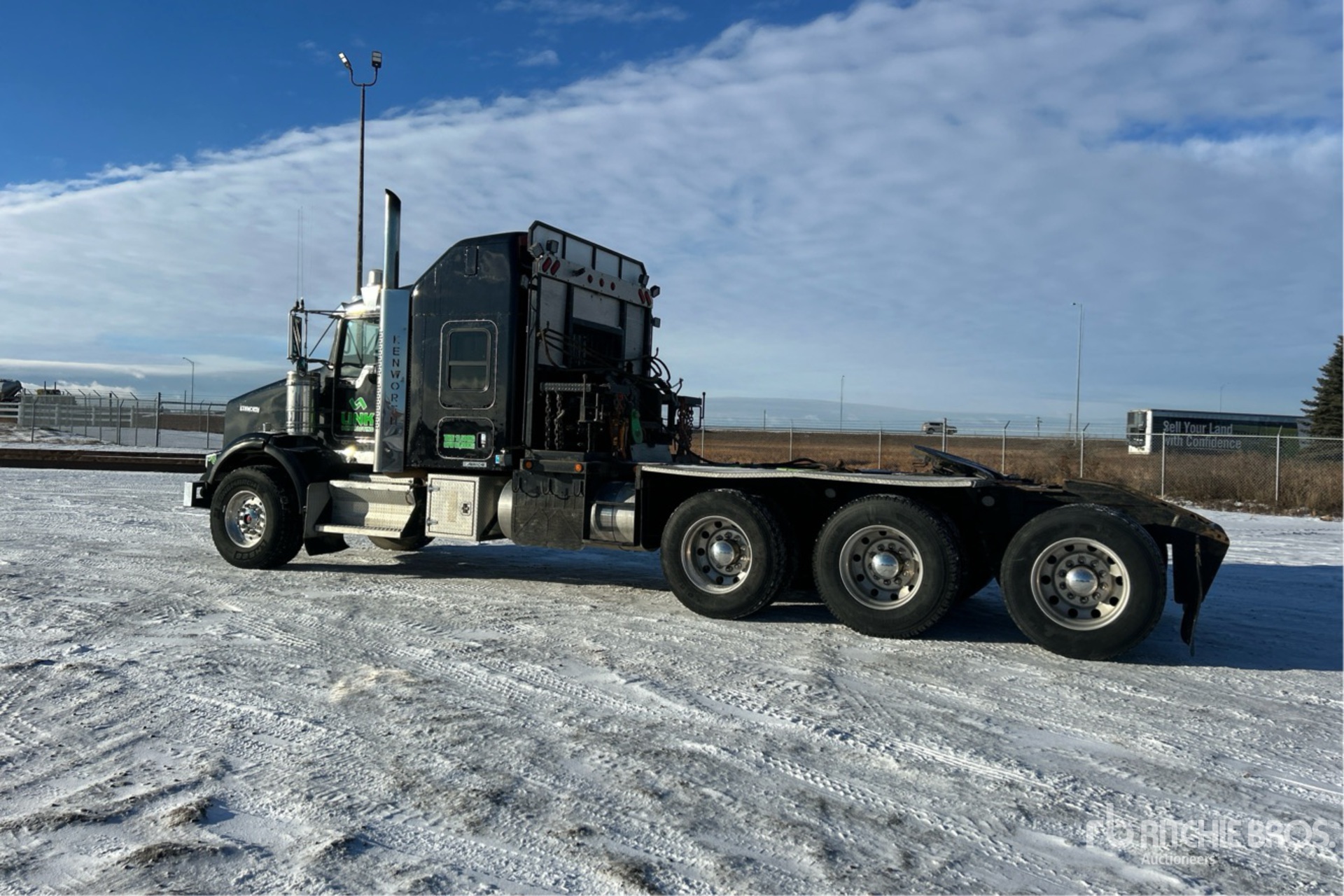 General Appearance with Foto, angolo posteriore sinistro