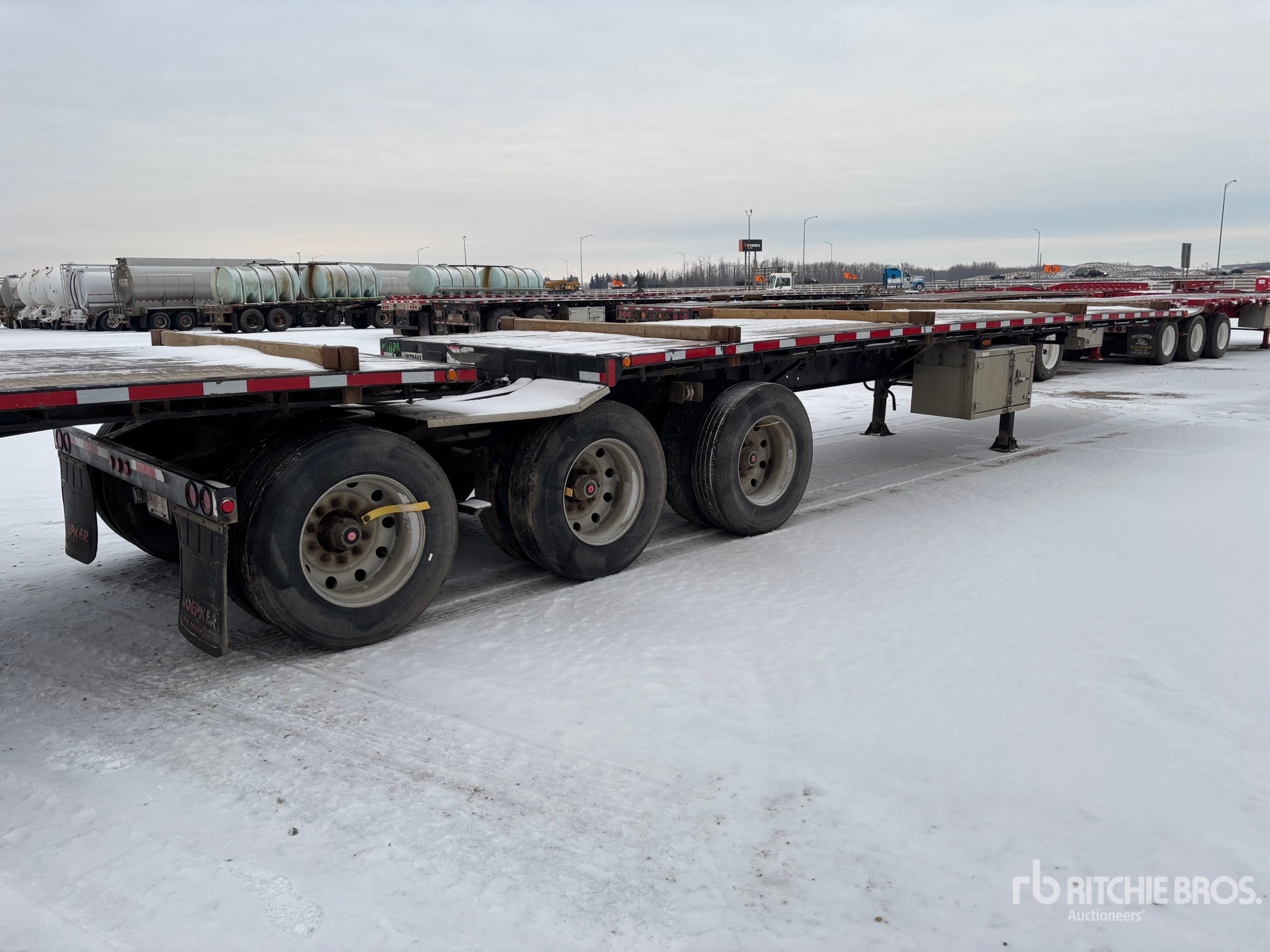 Aspect général with Image, coin arrière droit