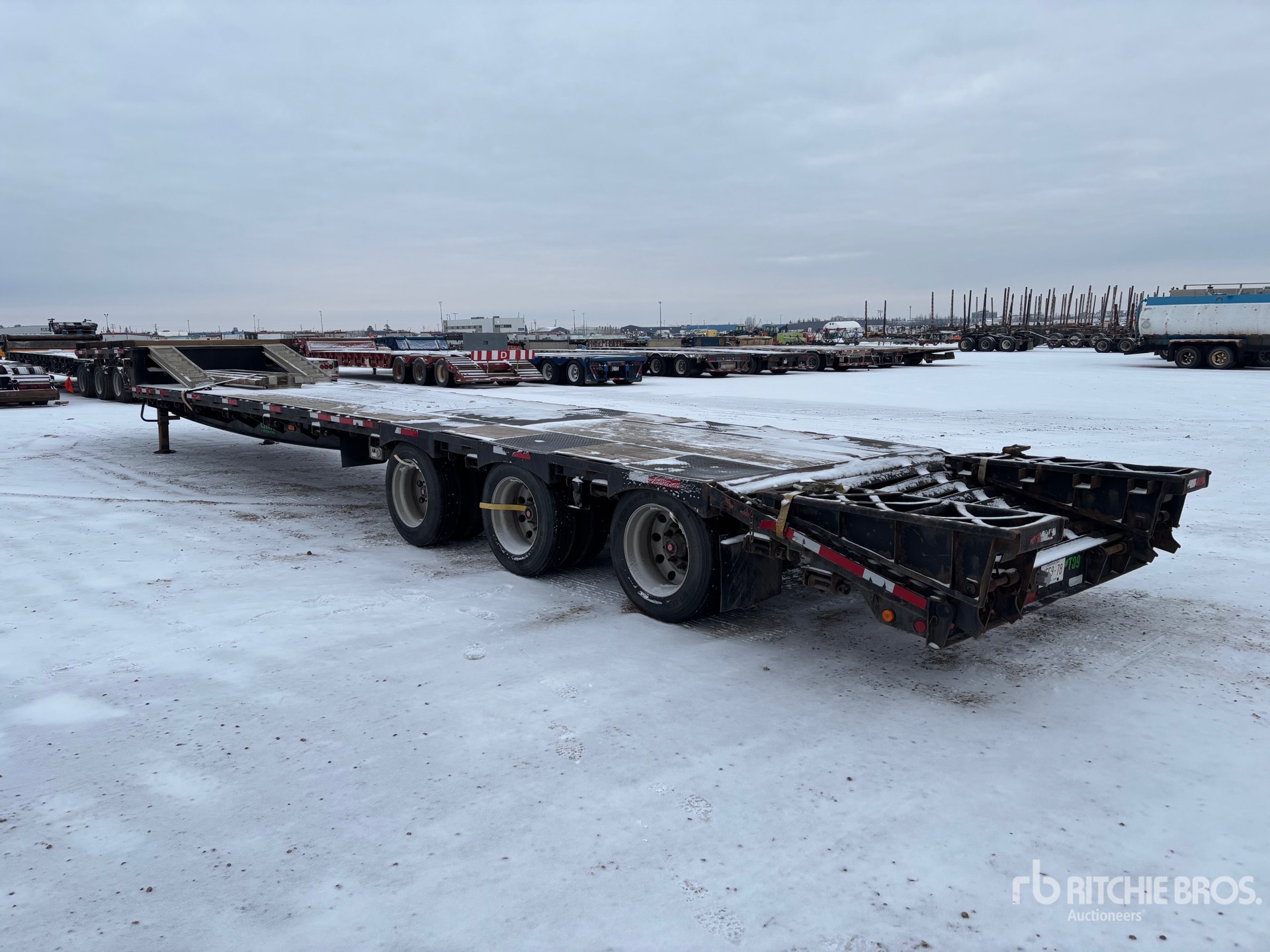 General Appearance with Foto, angolo posteriore sinistro