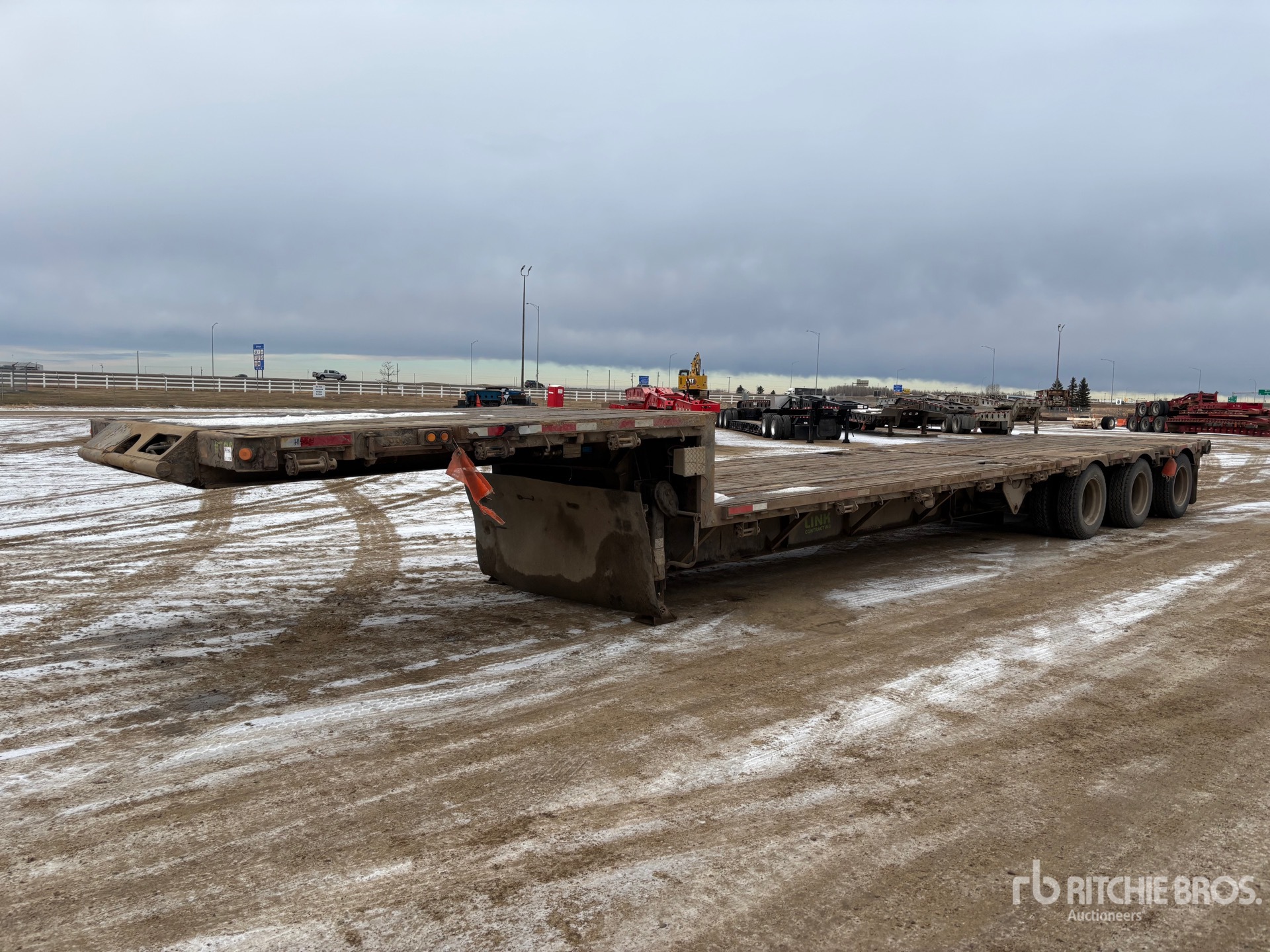 General Appearance with Bild, Ecke vorne links